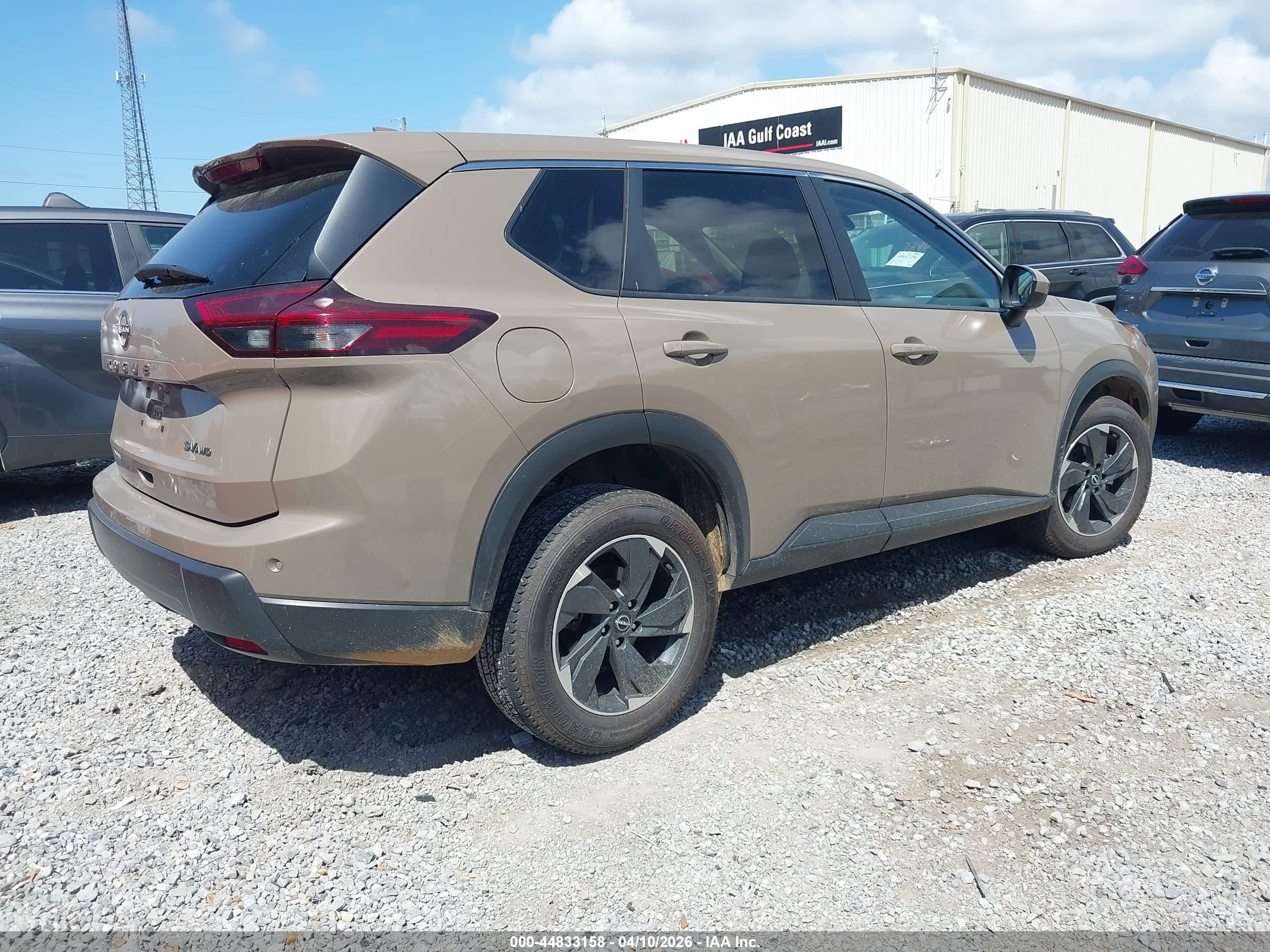 NISSAN ROGUE image 4