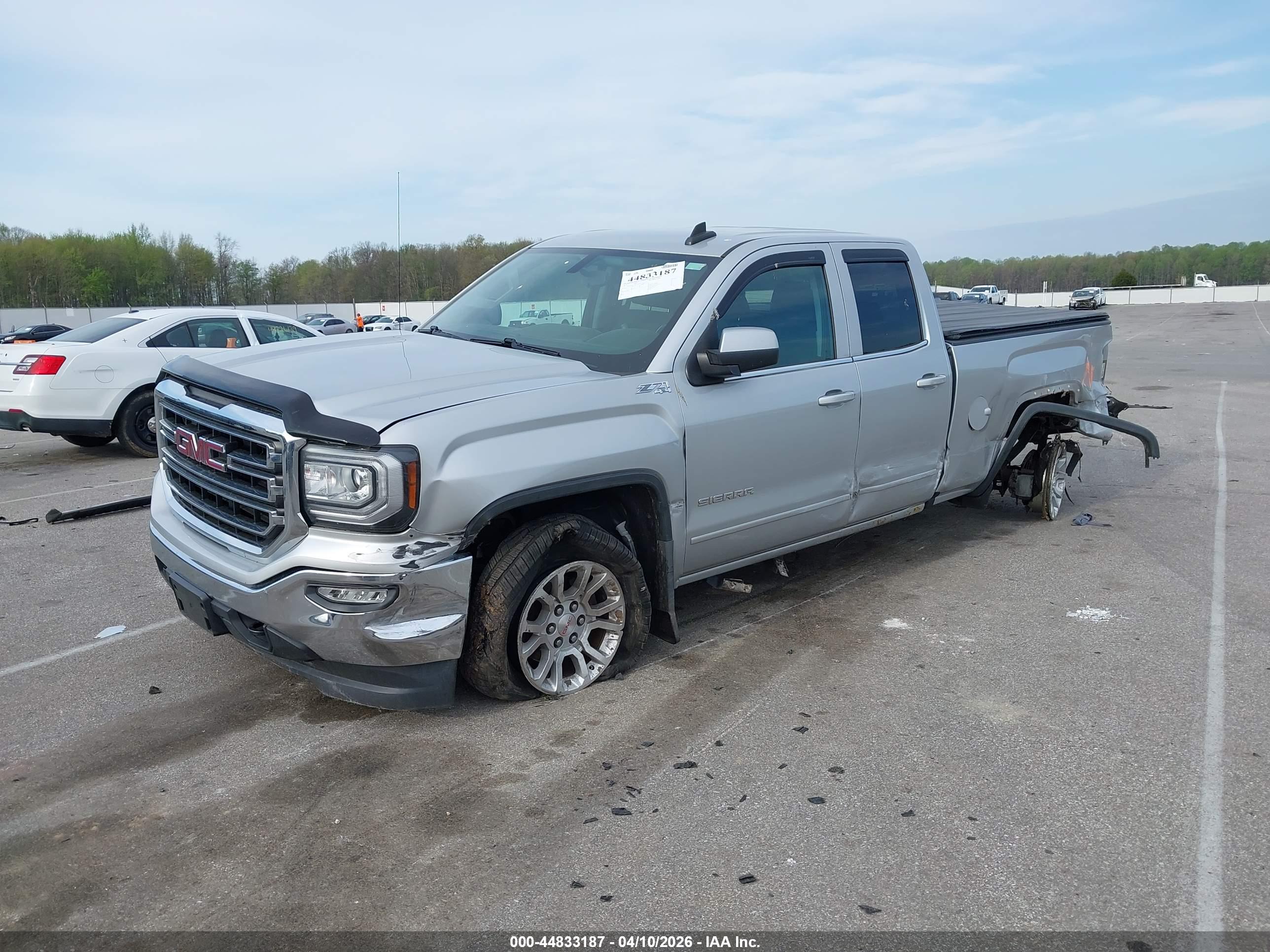 GMC SIERRA image 2