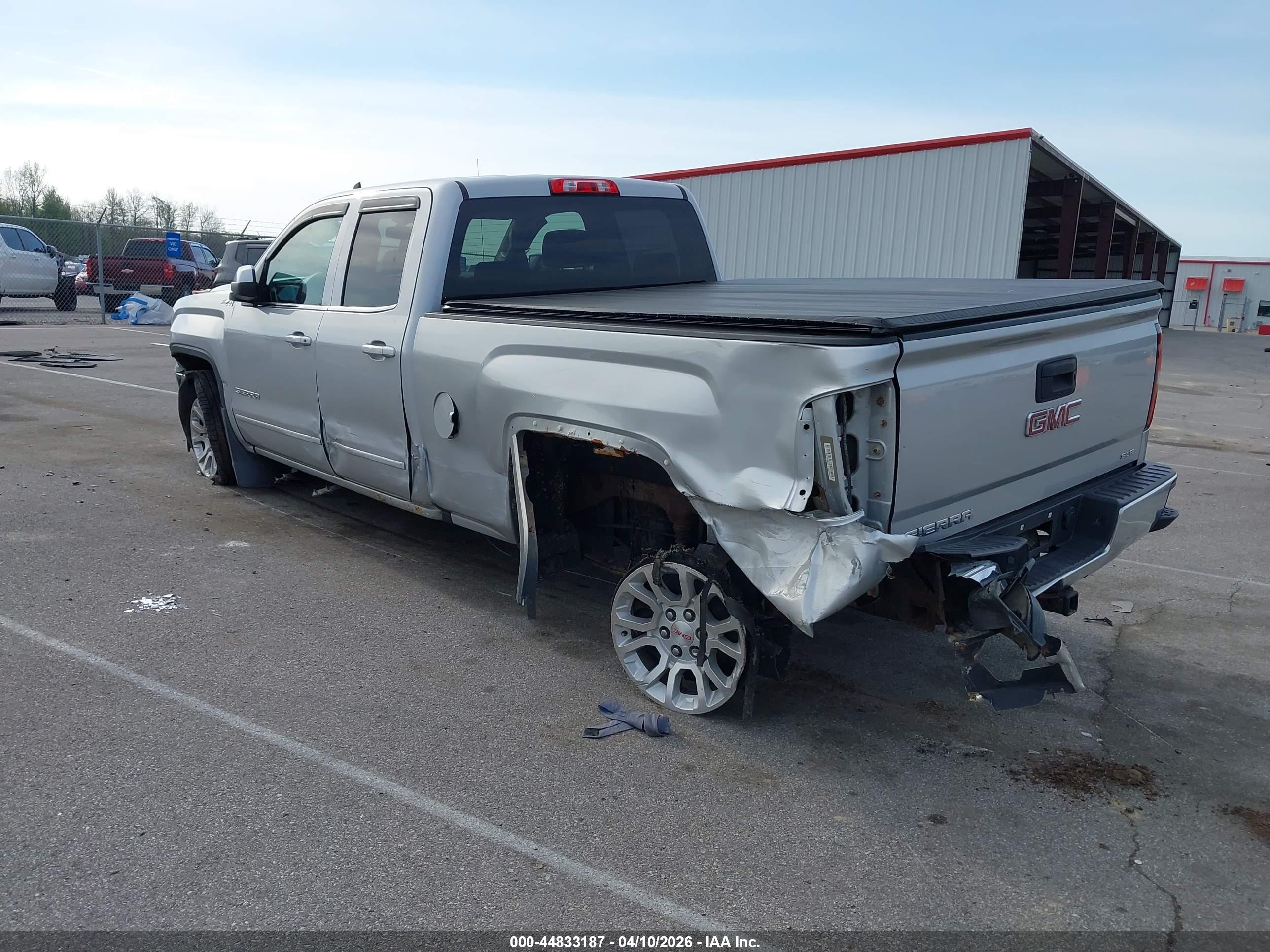 GMC SIERRA image 3