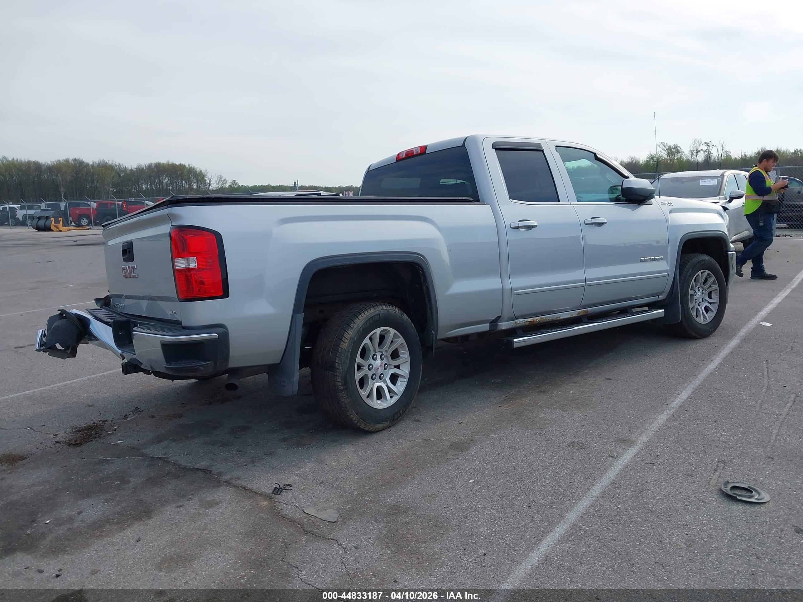 GMC SIERRA image 4