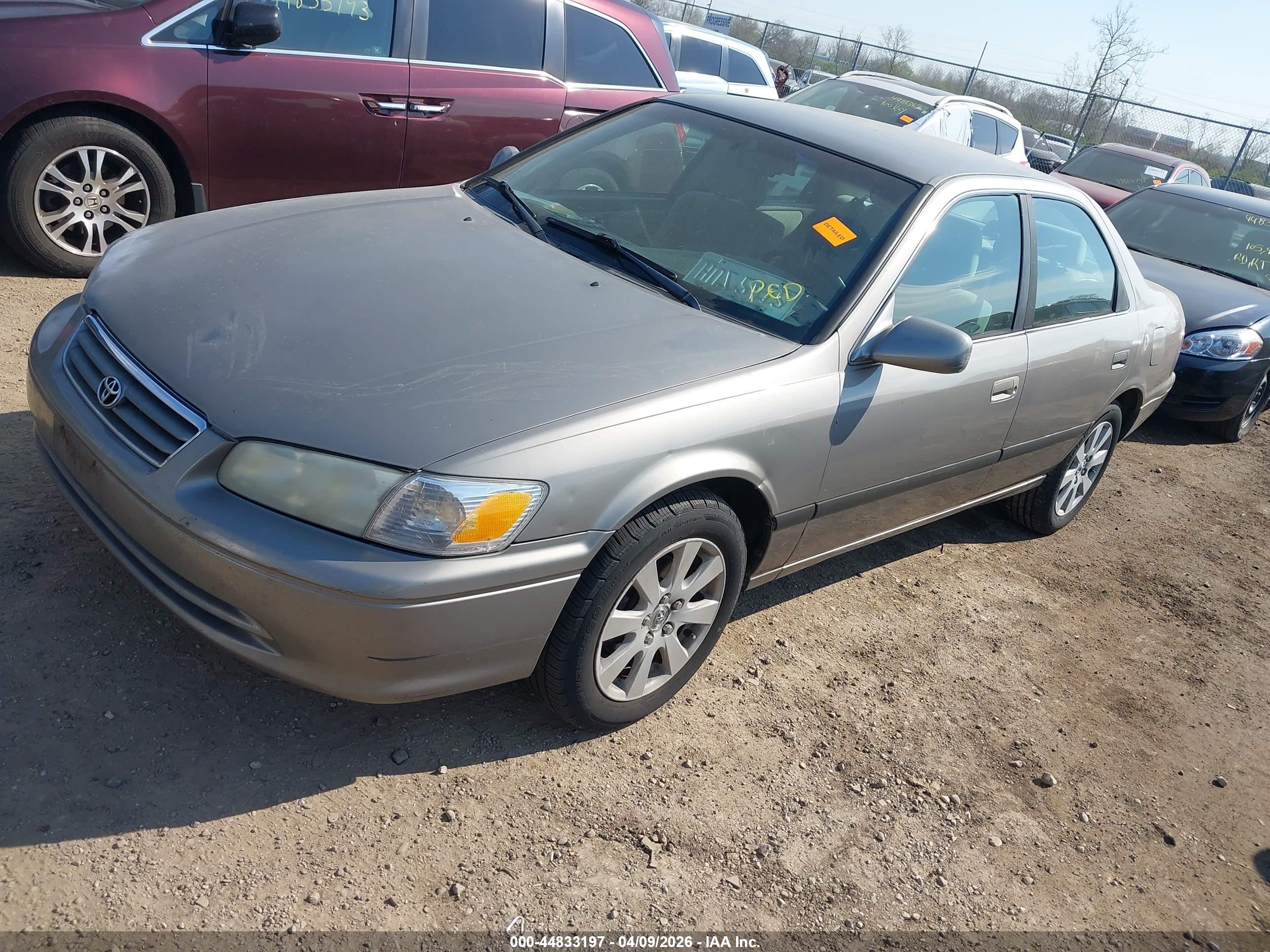 TOYOTA CAMRY image 2