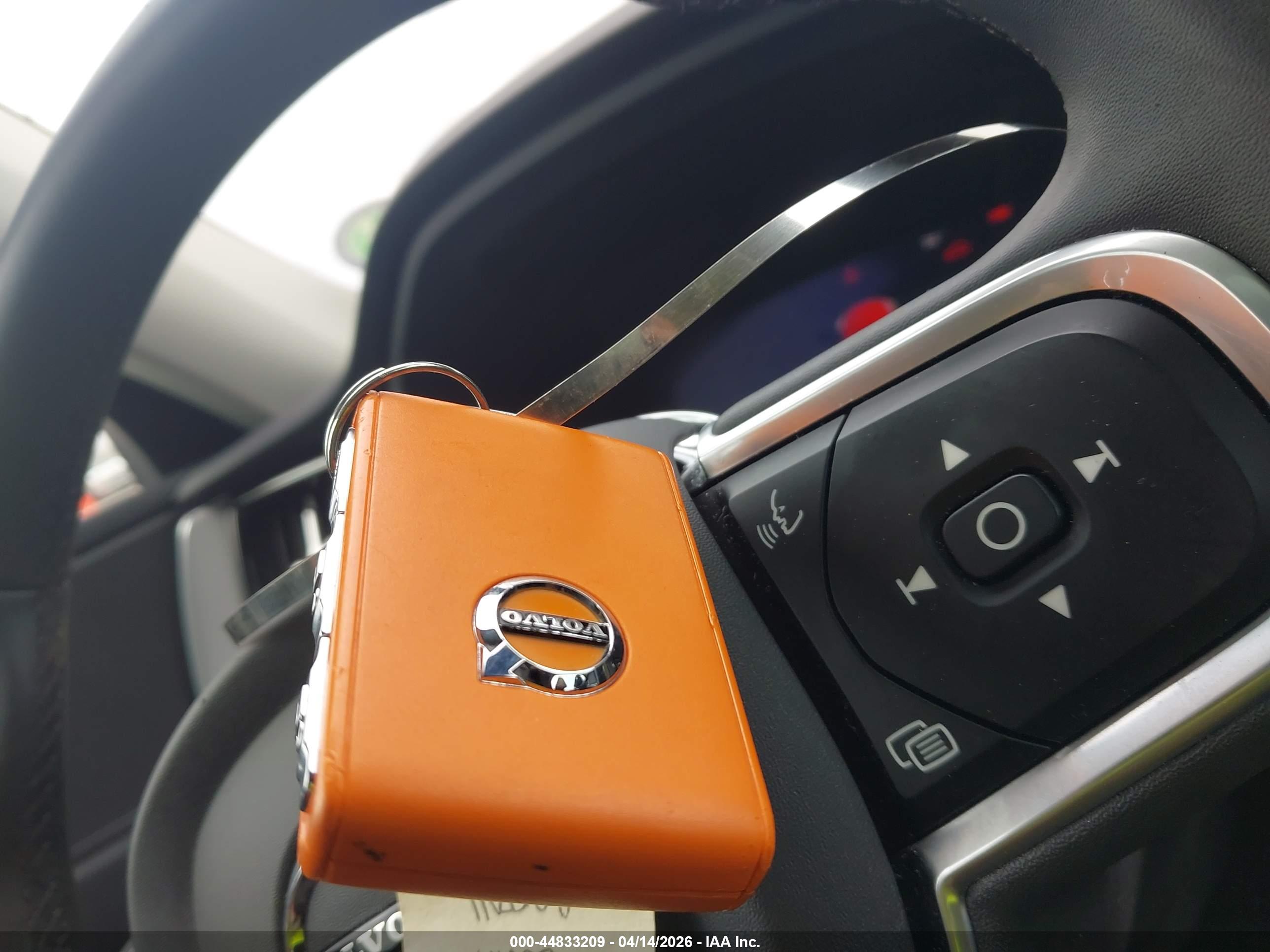 VOLVO XC60 image 11