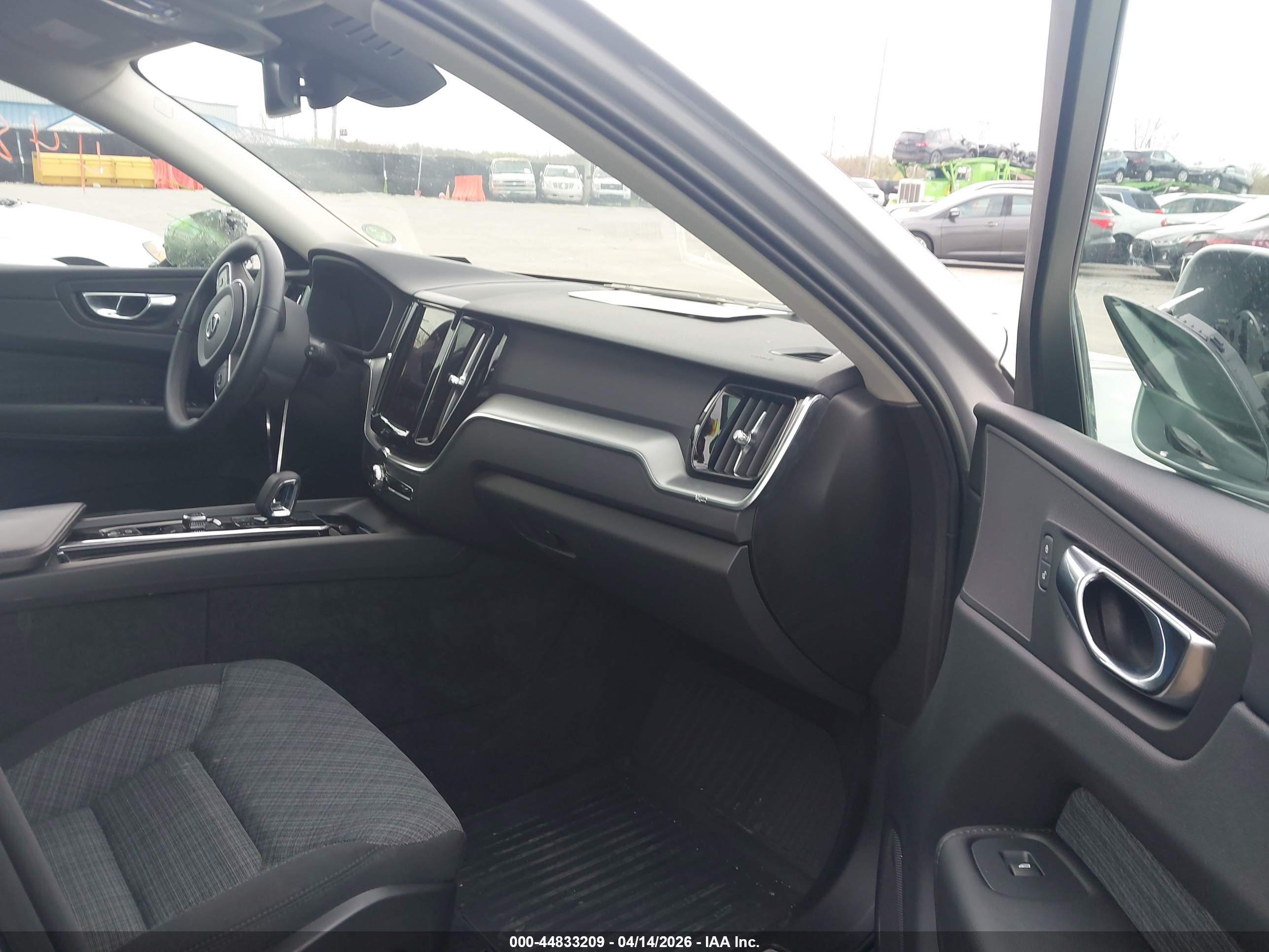 VOLVO XC60 image 5