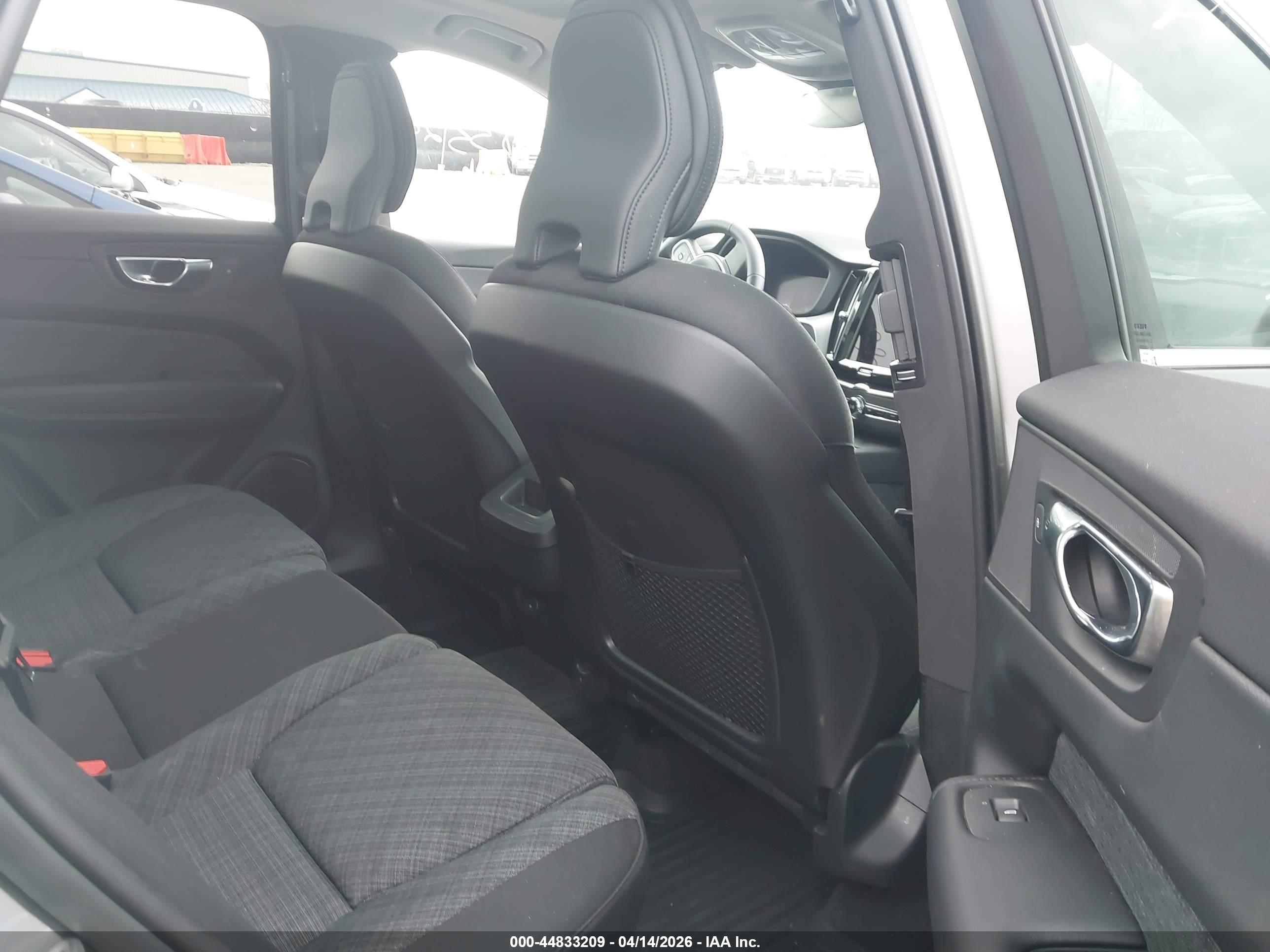 VOLVO XC60 image 8