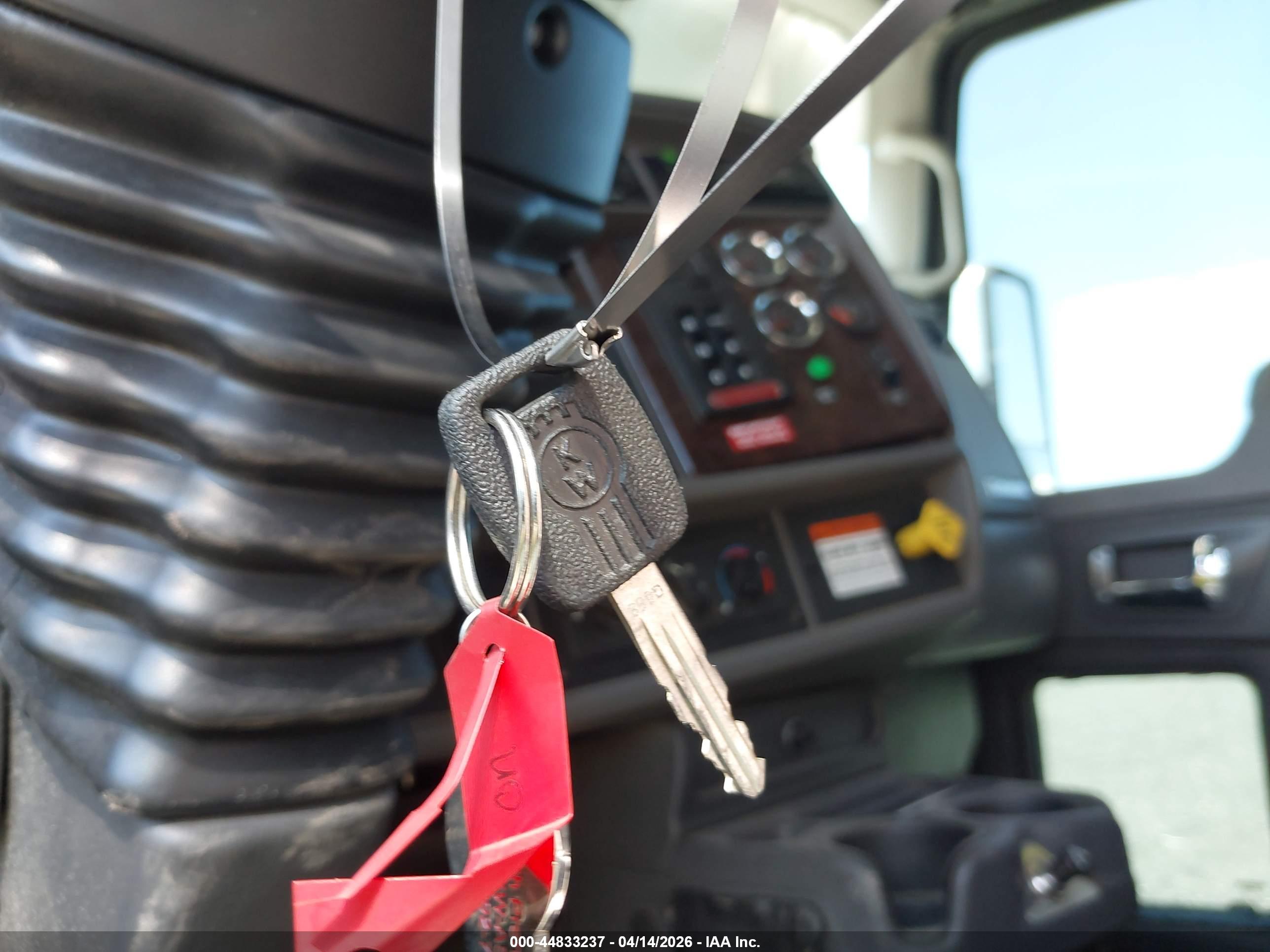 KENWORTH T3 image 11