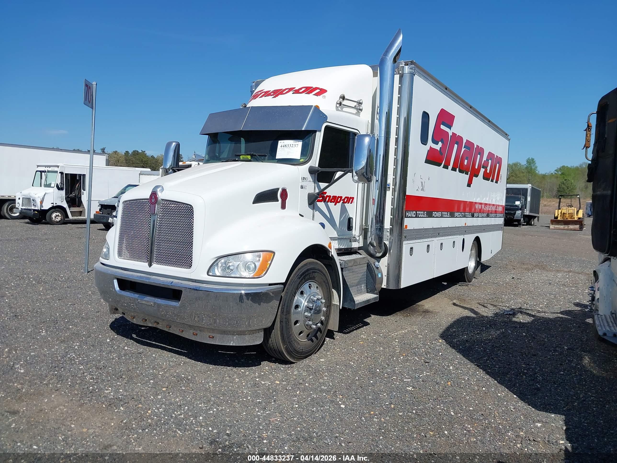 KENWORTH T3 image 2