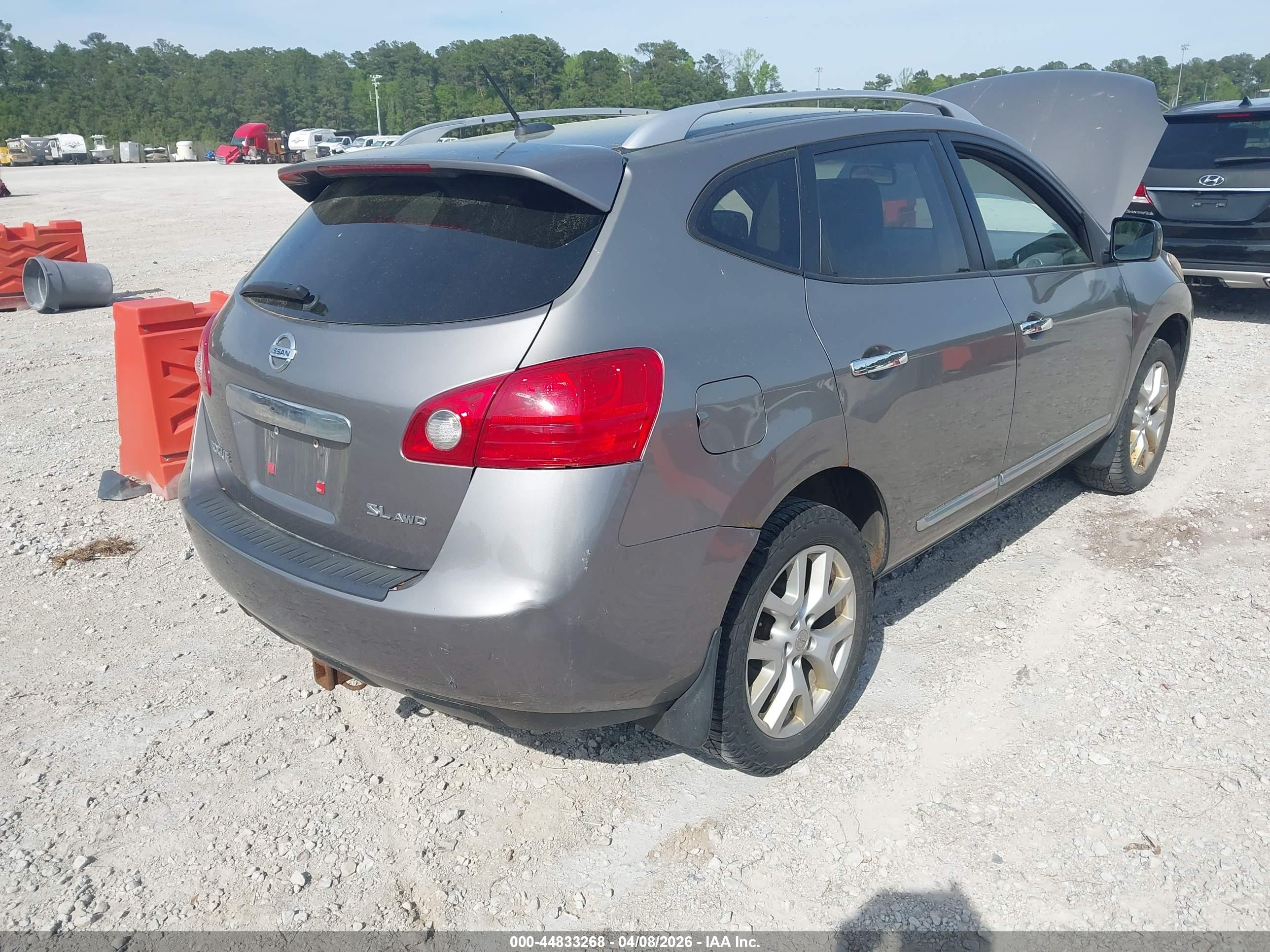 NISSAN ROGUE image 4