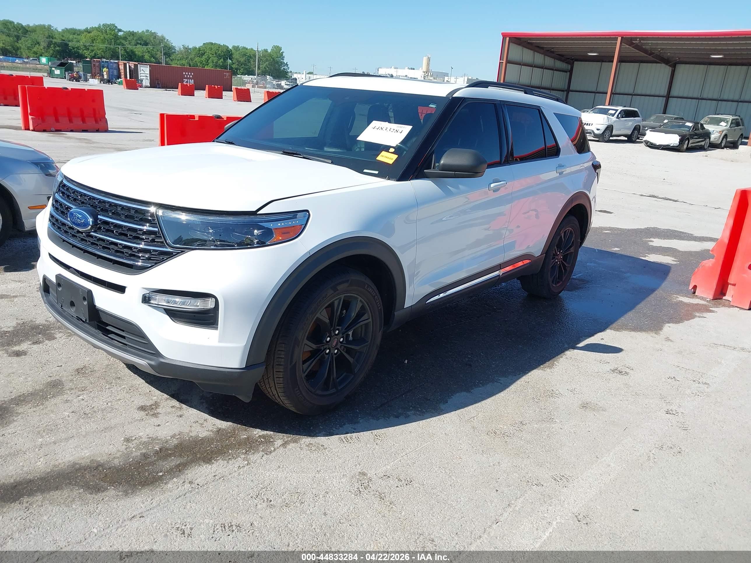 FORD EXPLORER image 2