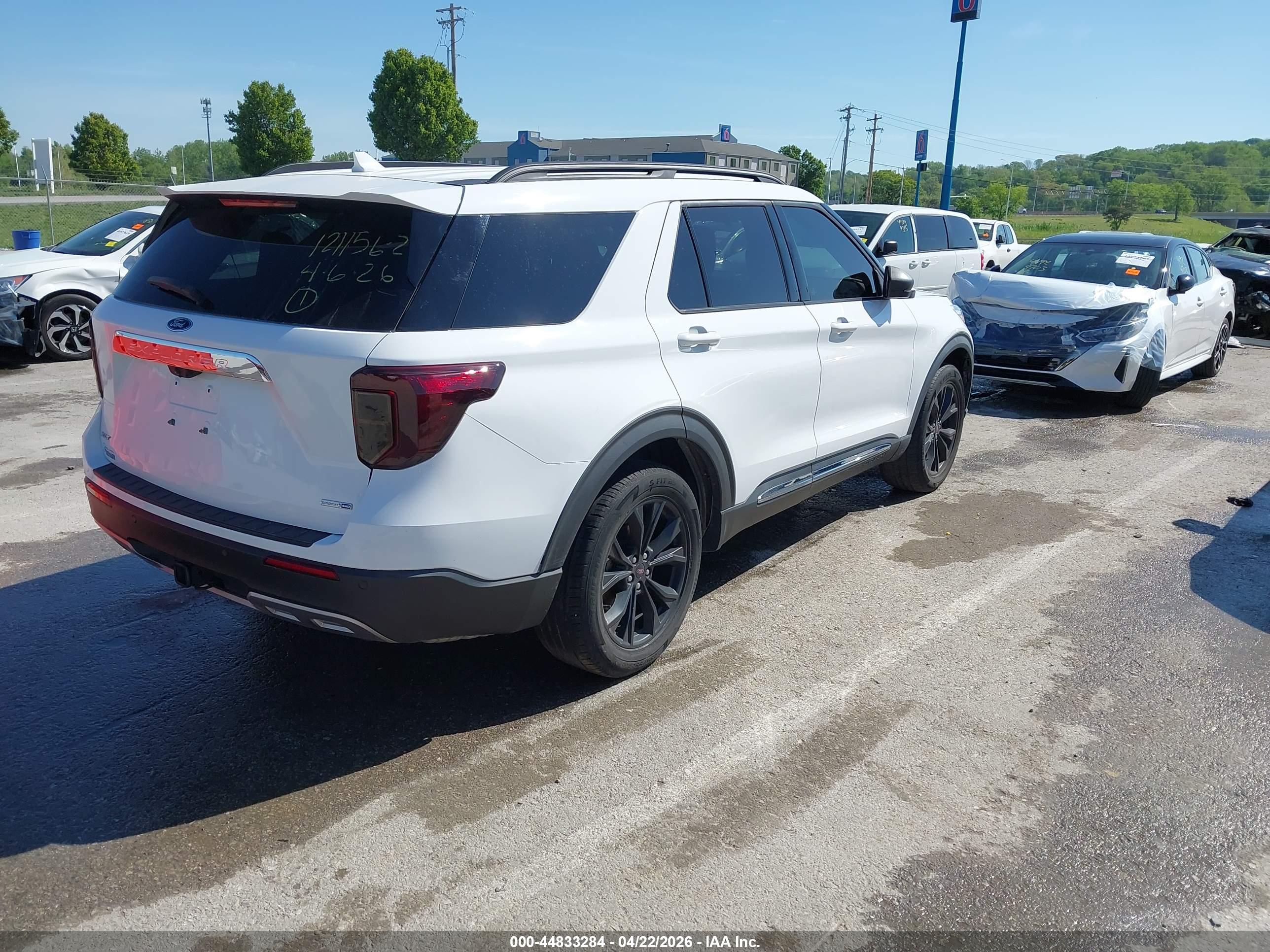 FORD EXPLORER image 4
