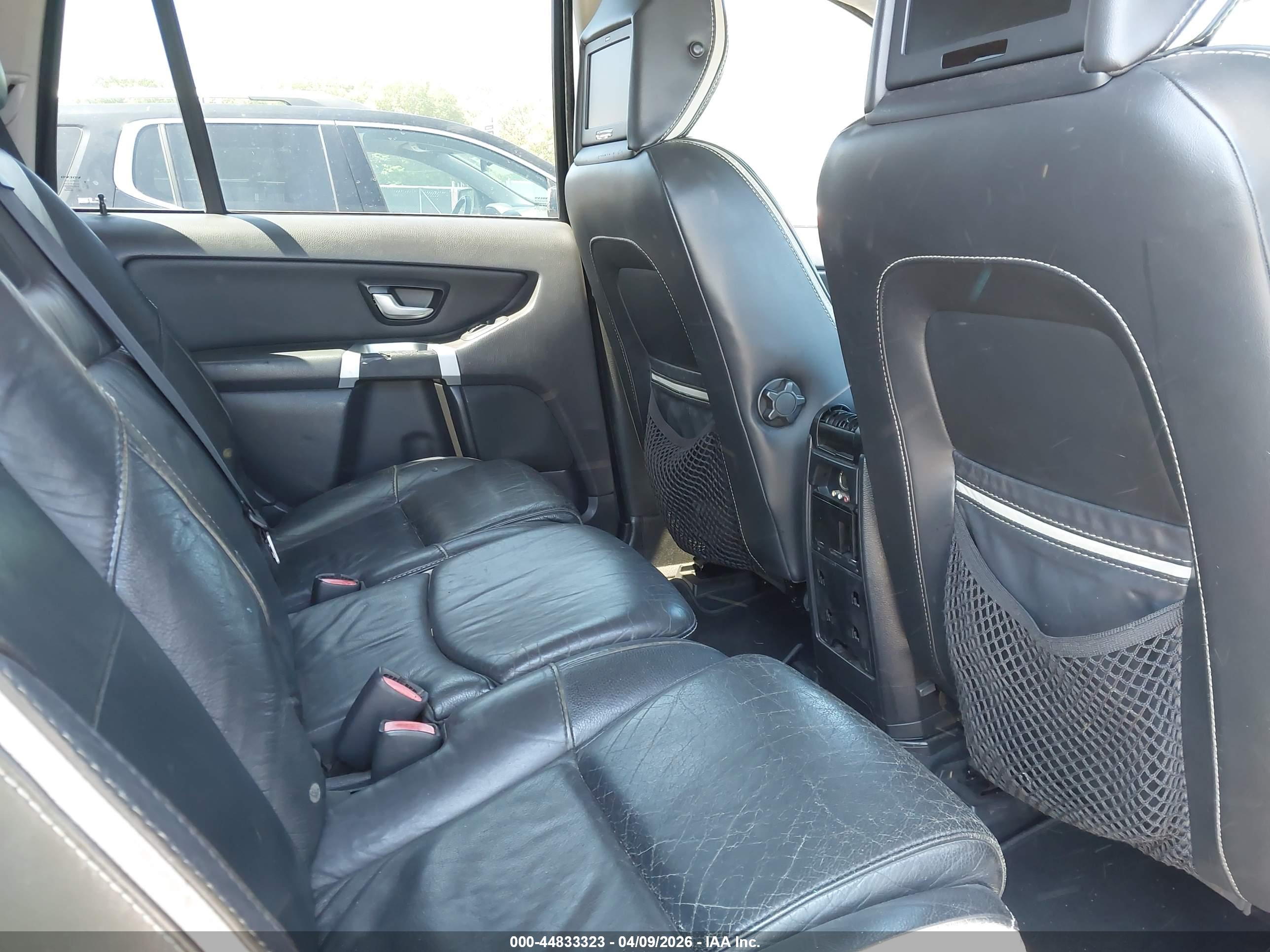 VOLVO XC90 image 8