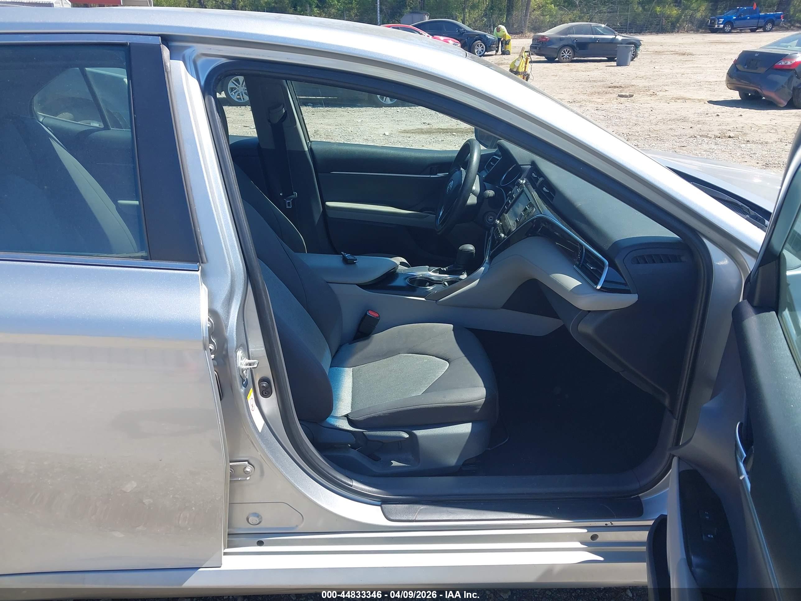 TOYOTA CAMRY image 5