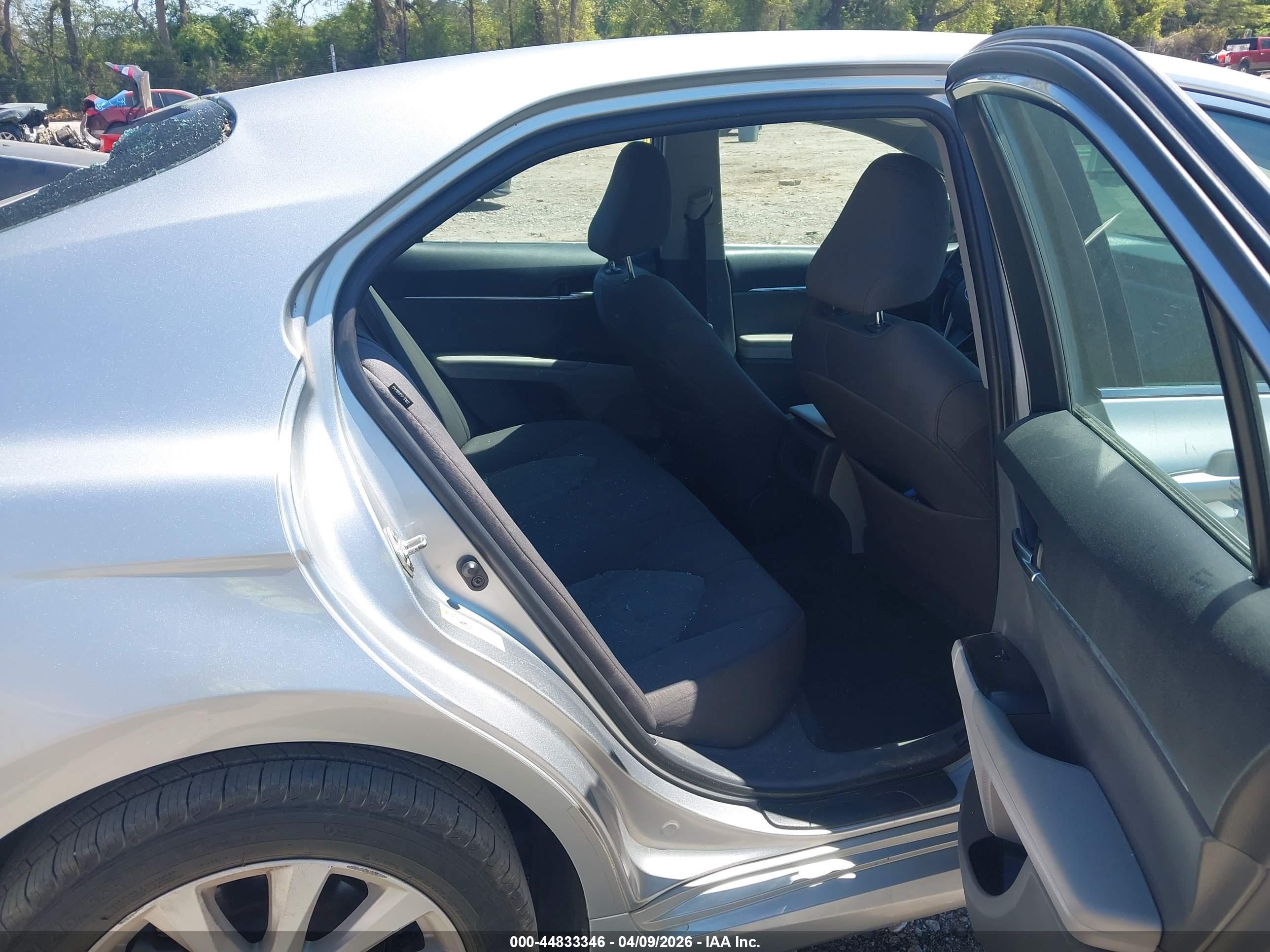 TOYOTA CAMRY image 8