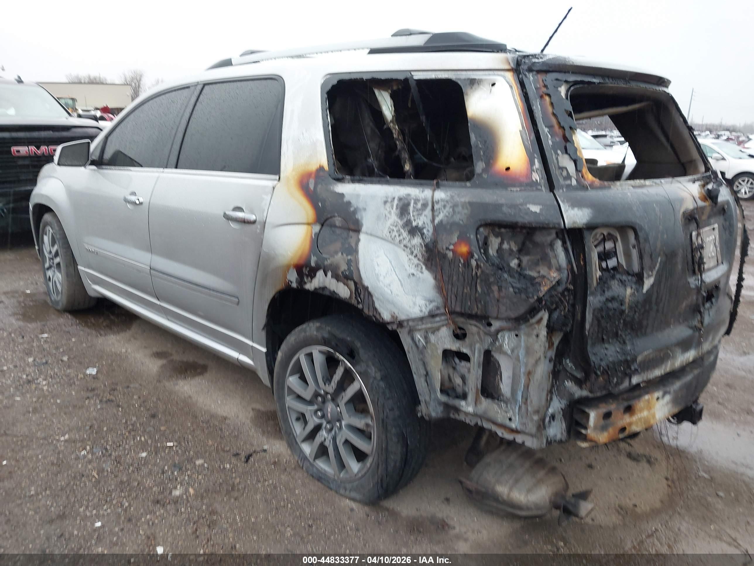 GMC ACADIA image 3