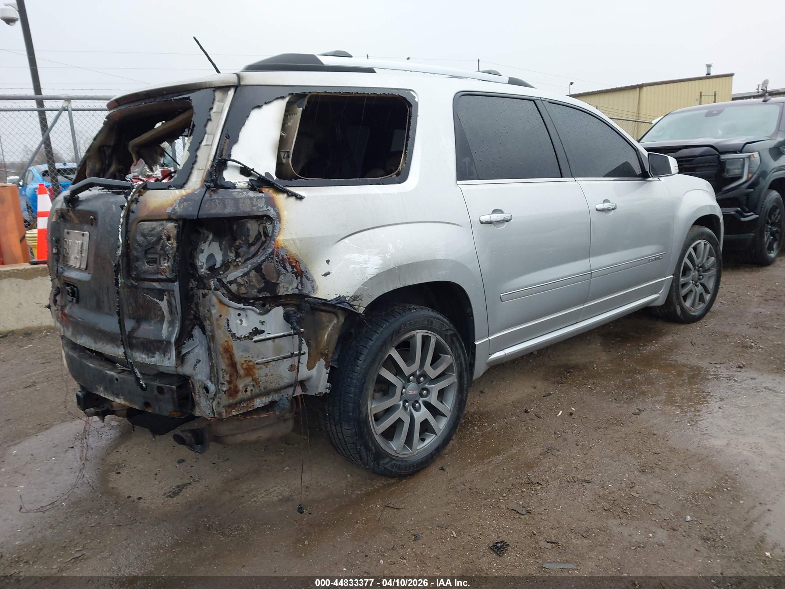GMC ACADIA image 4