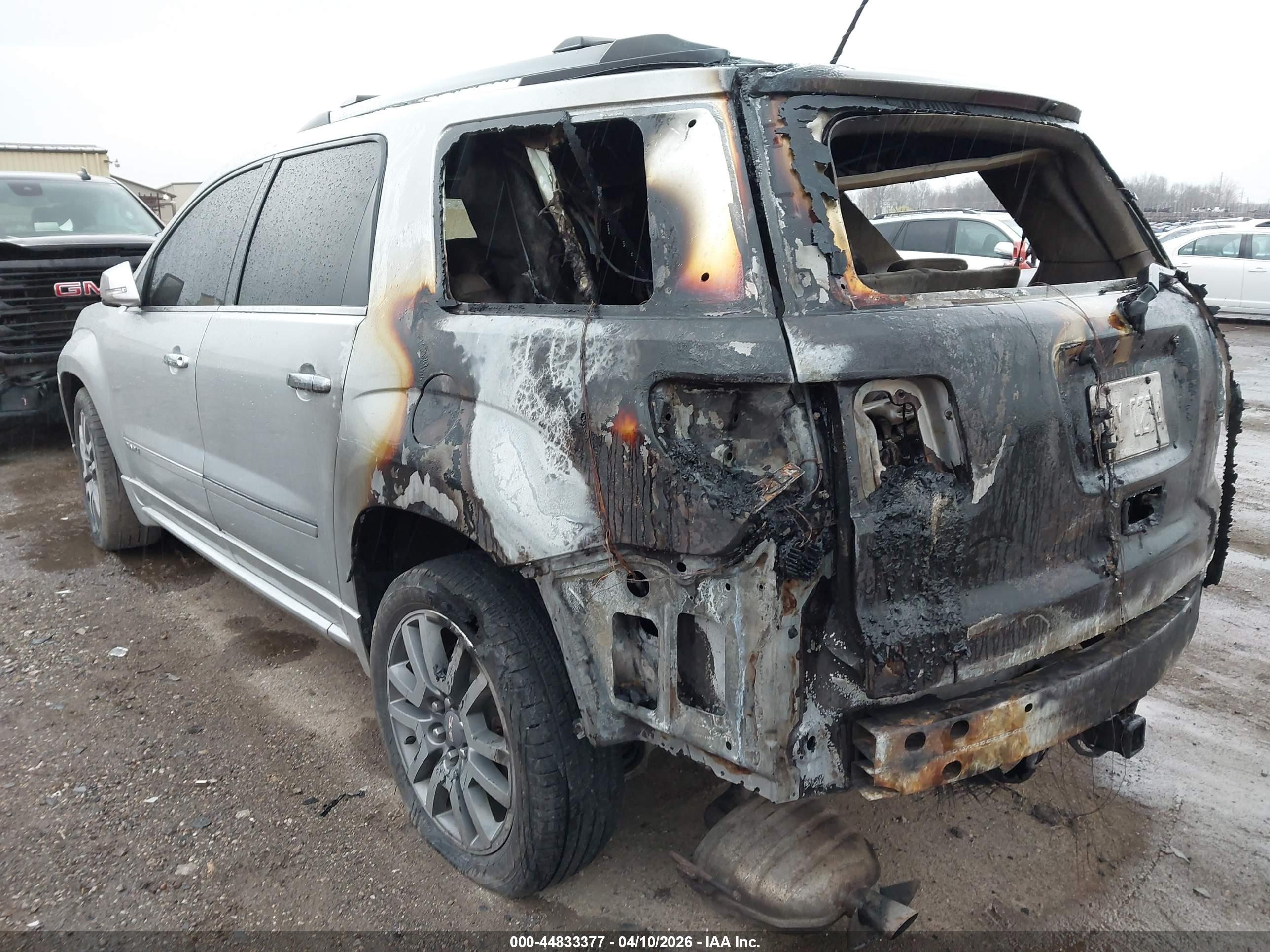 GMC ACADIA image 6