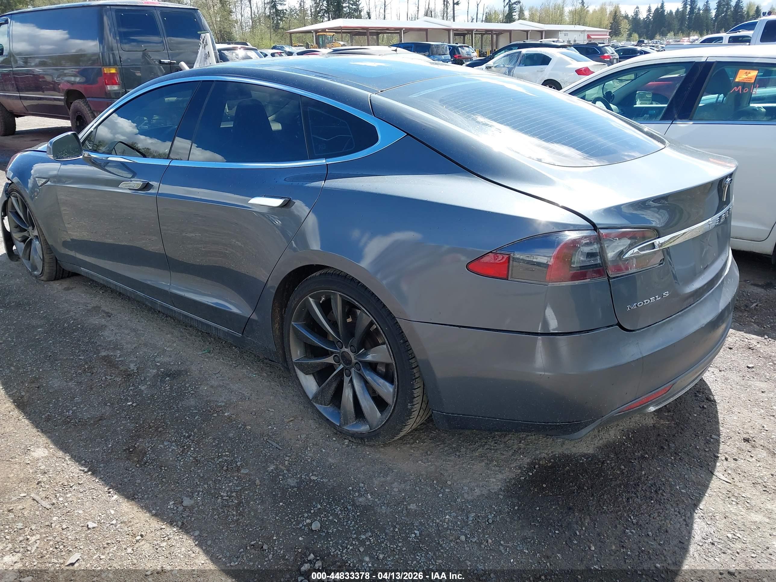 TESLA MODEL image 3