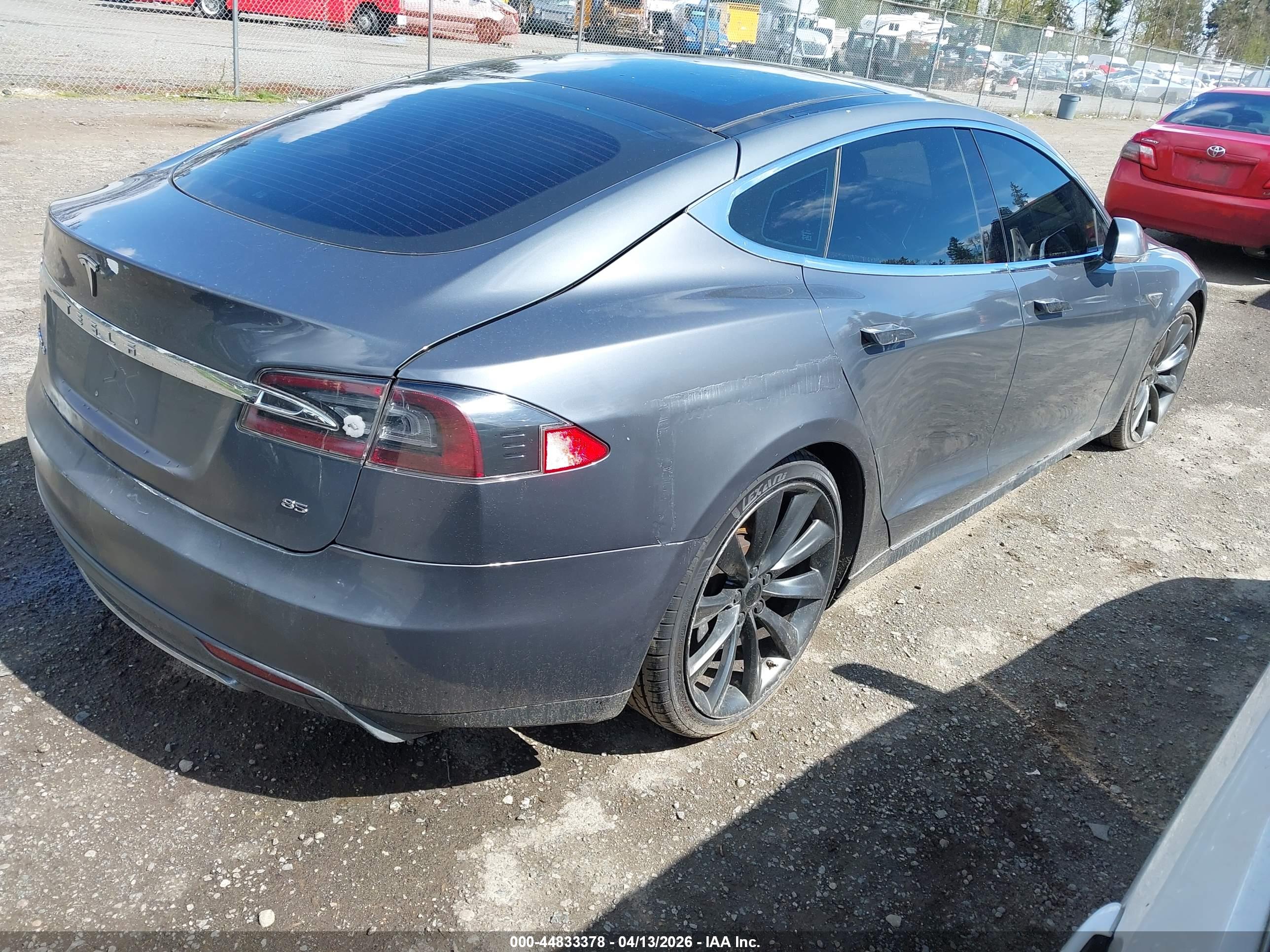 TESLA MODEL image 4