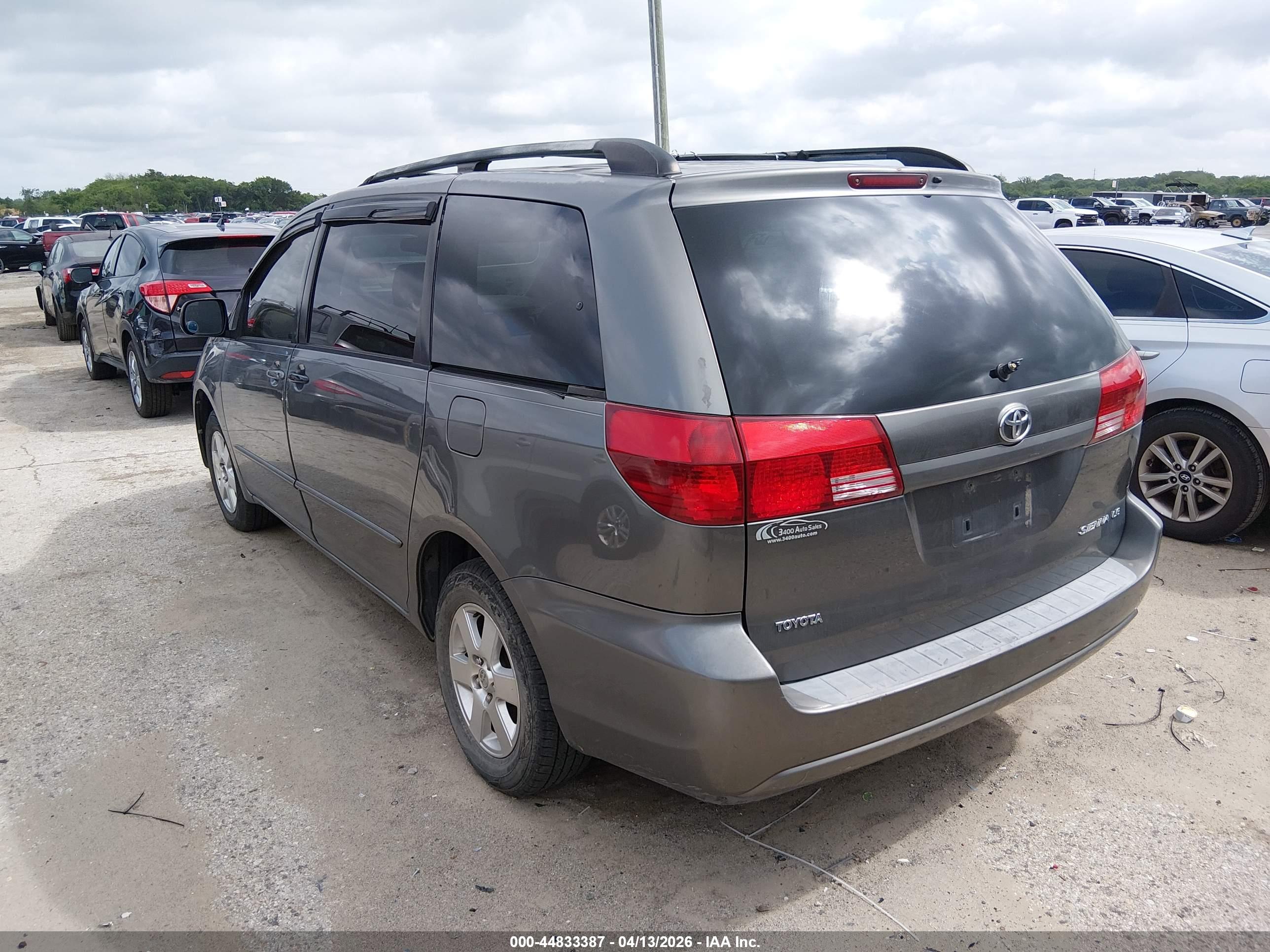 TOYOTA SIENNA image 3