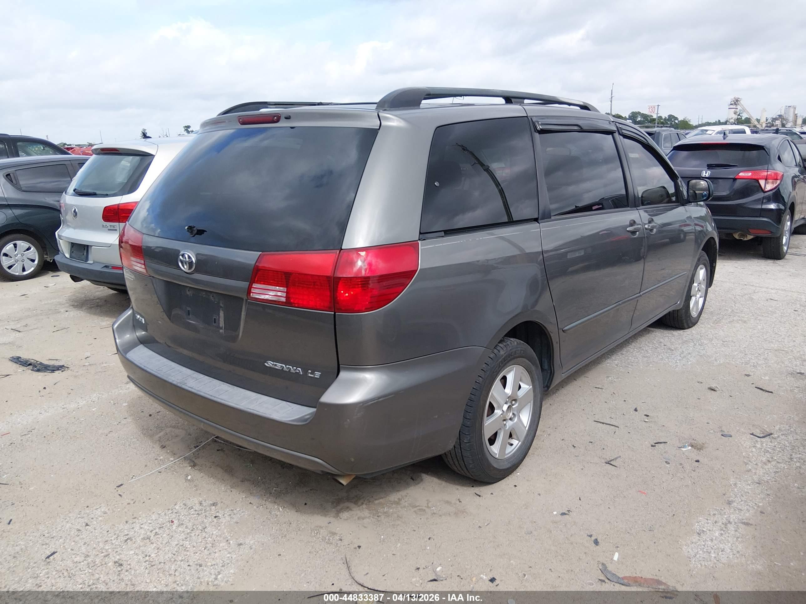 TOYOTA SIENNA image 4