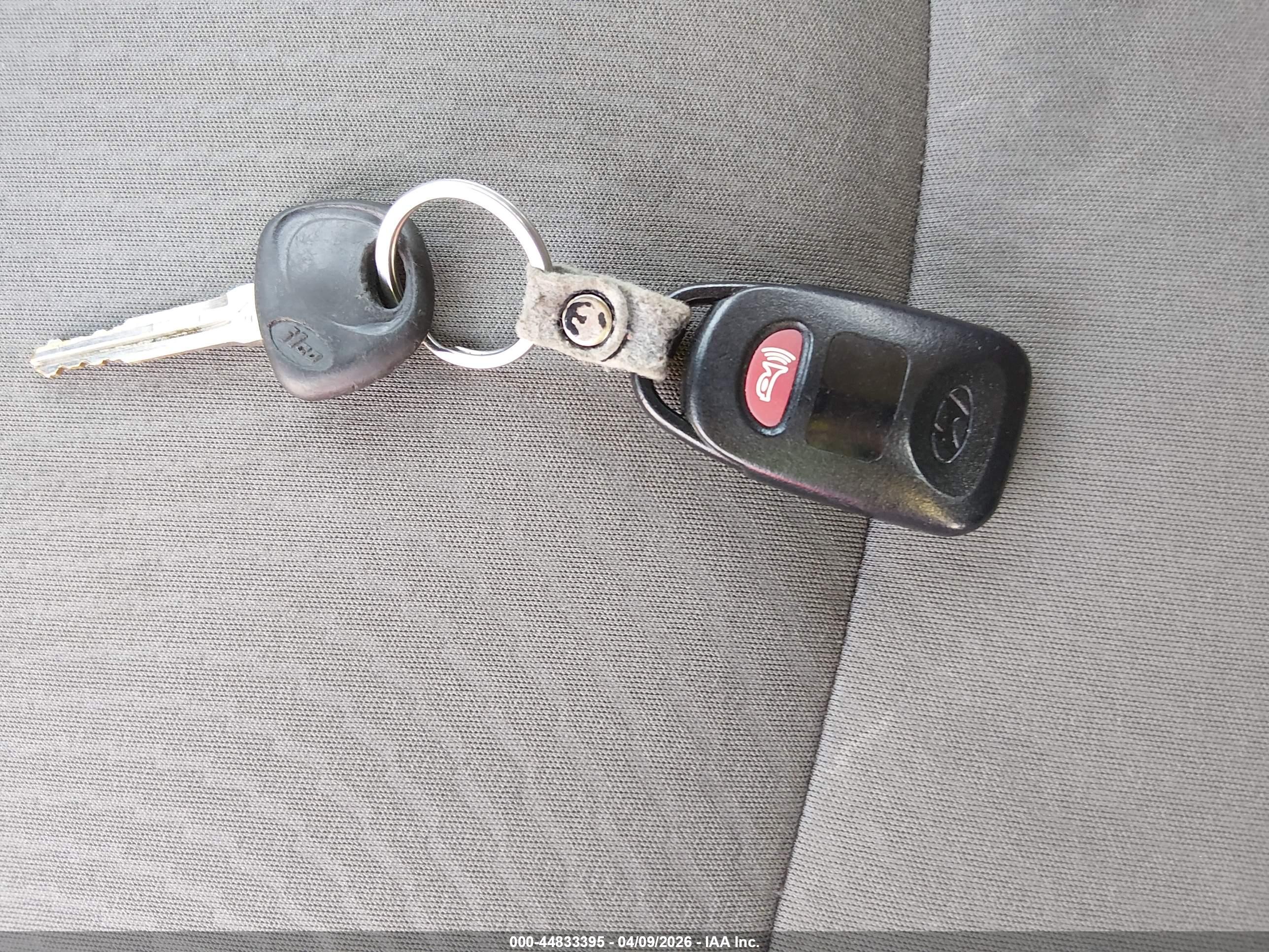HYUNDAI ELANTRA image 11