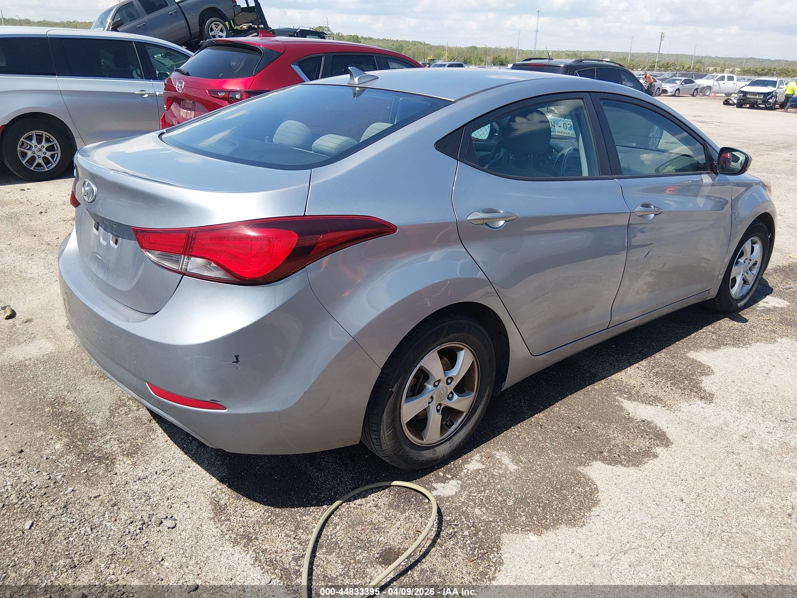 HYUNDAI ELANTRA image 4