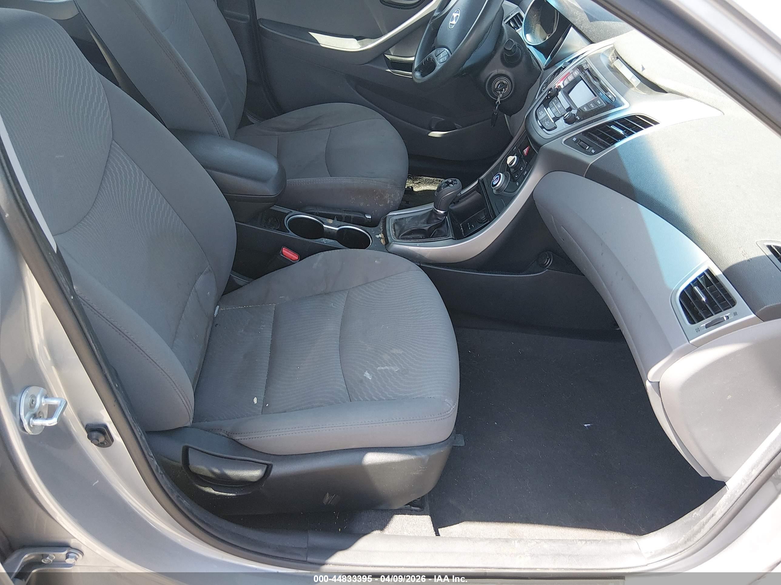 HYUNDAI ELANTRA image 5