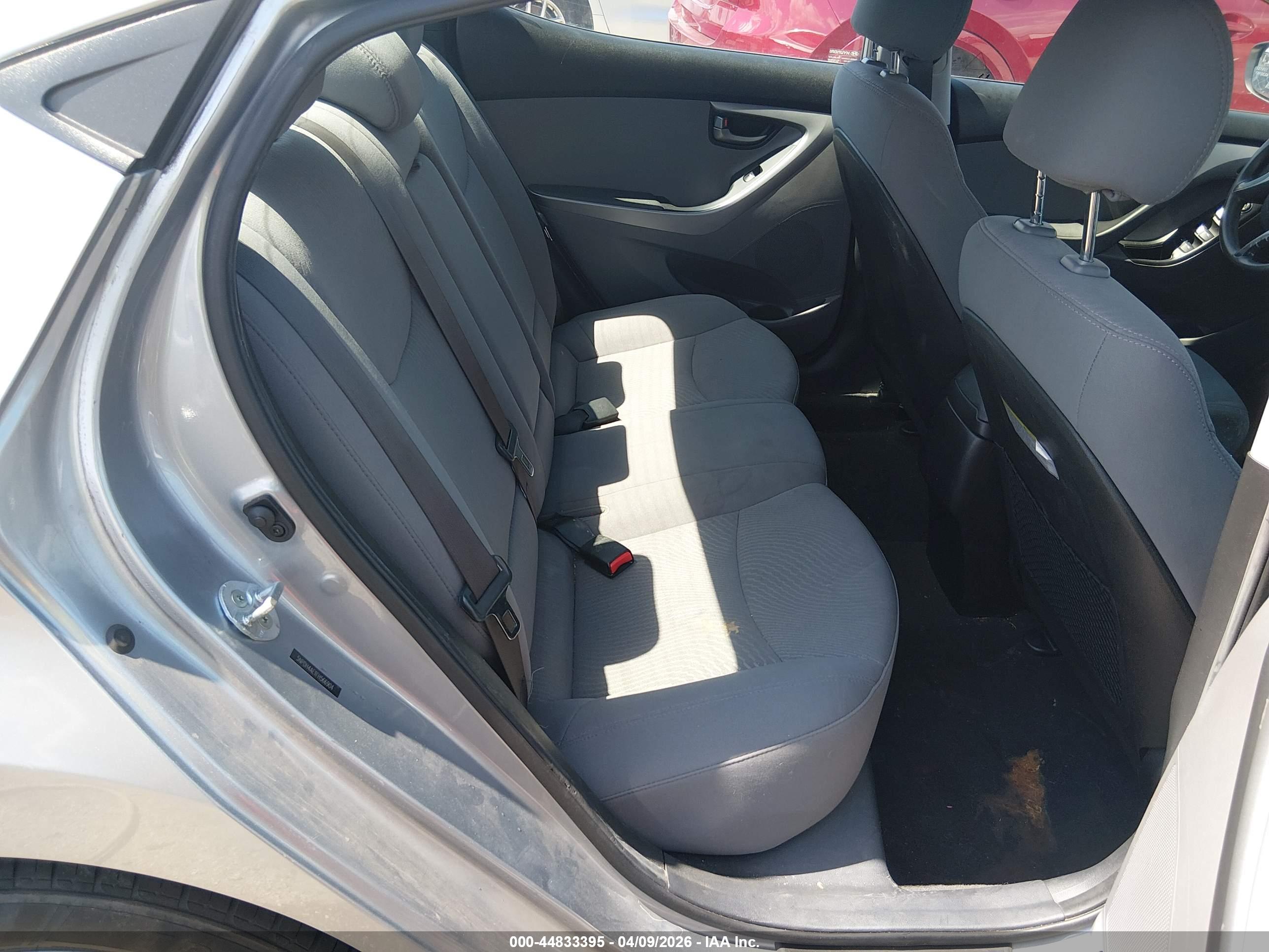 HYUNDAI ELANTRA image 8