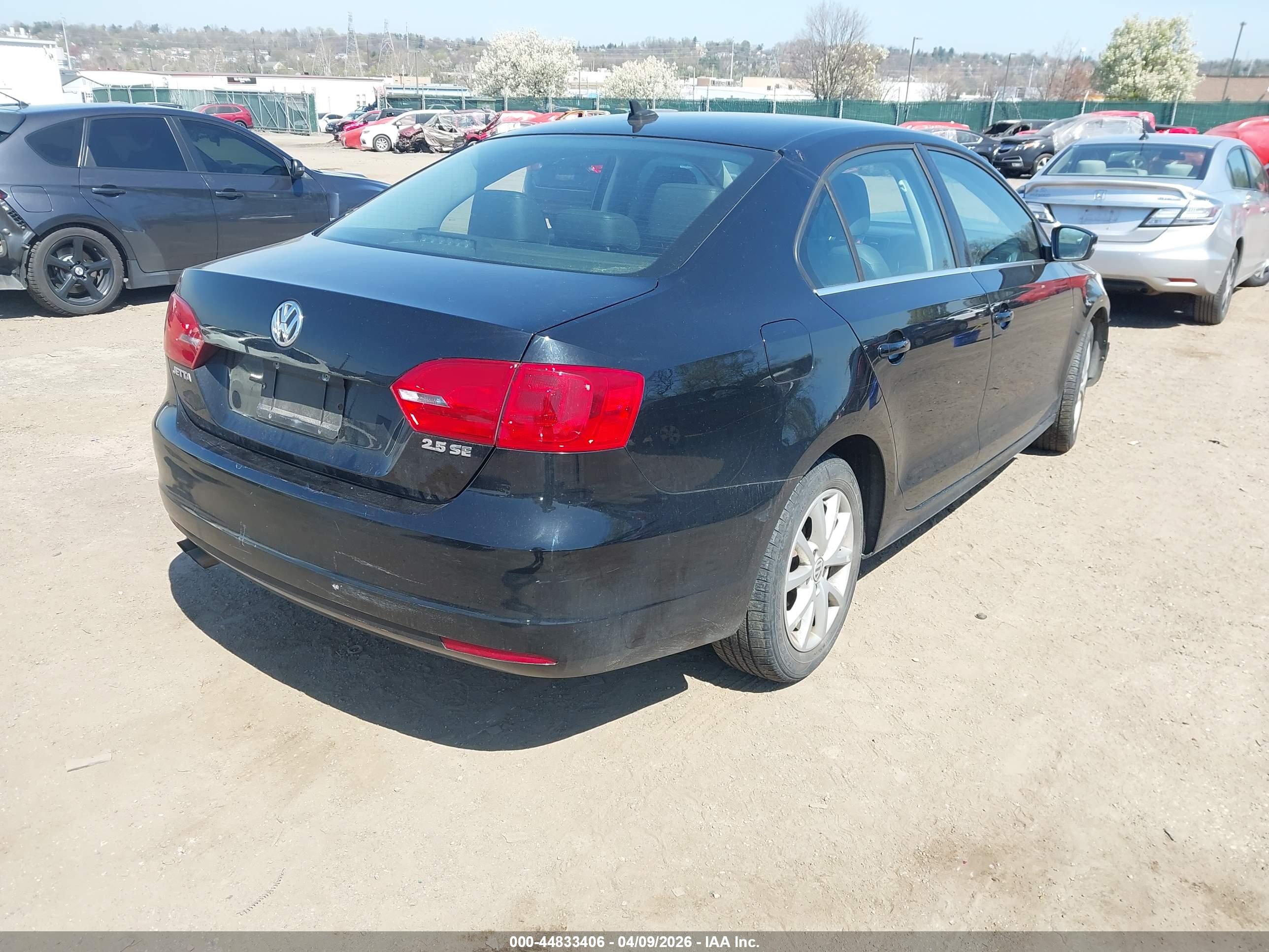 VOLKSWAGEN JETTA image 4