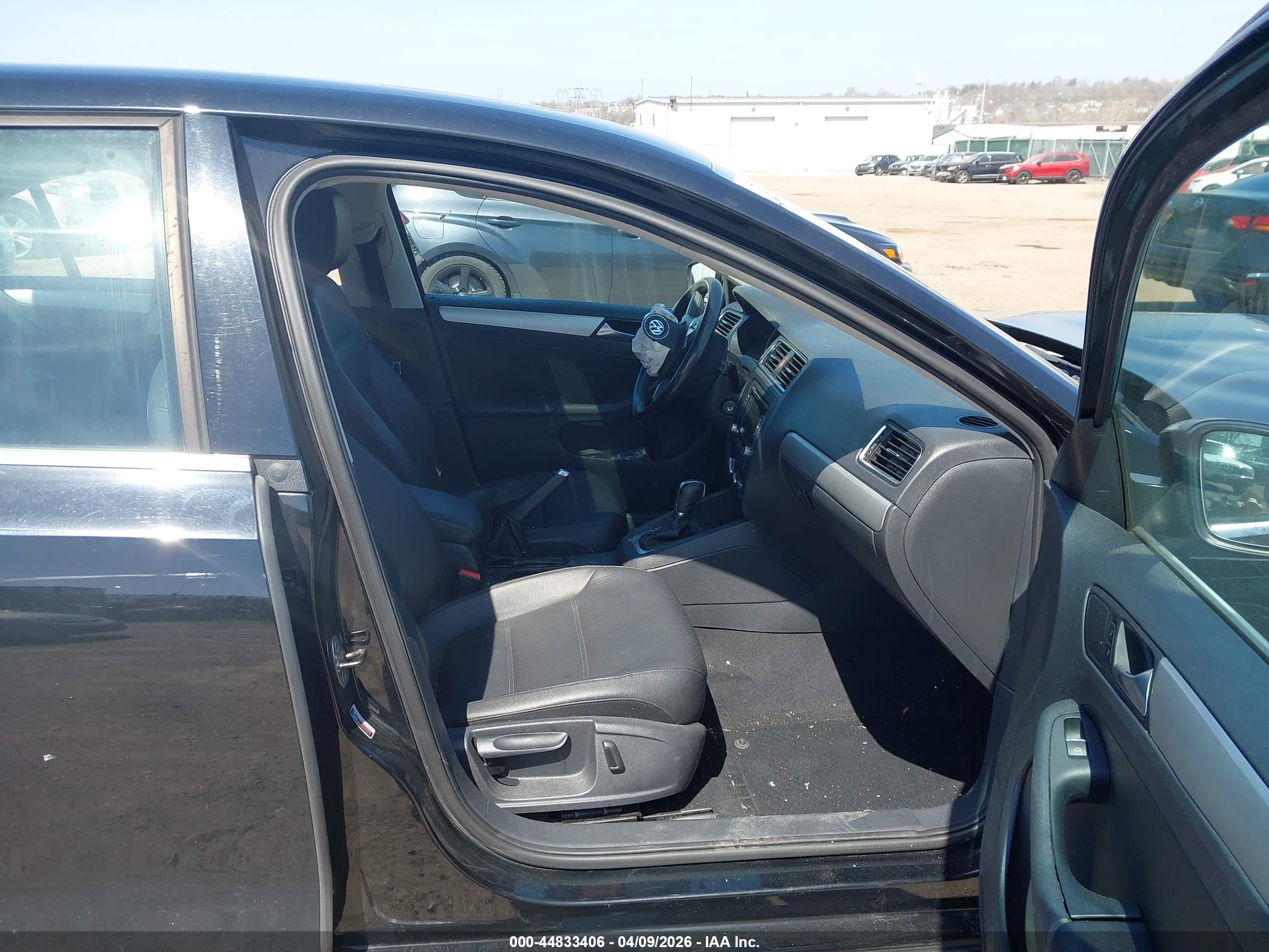 VOLKSWAGEN JETTA image 5