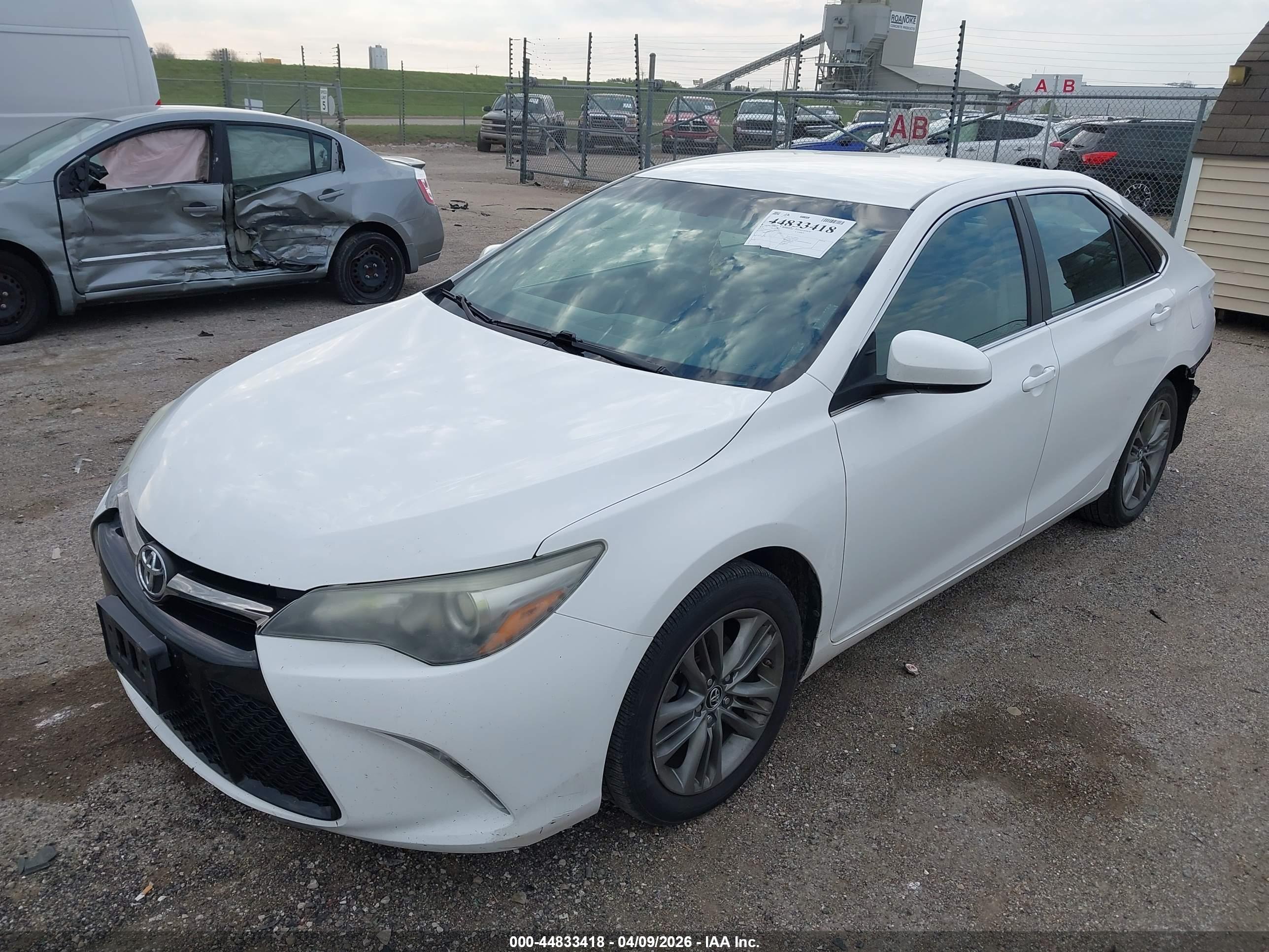 TOYOTA CAMRY image 2