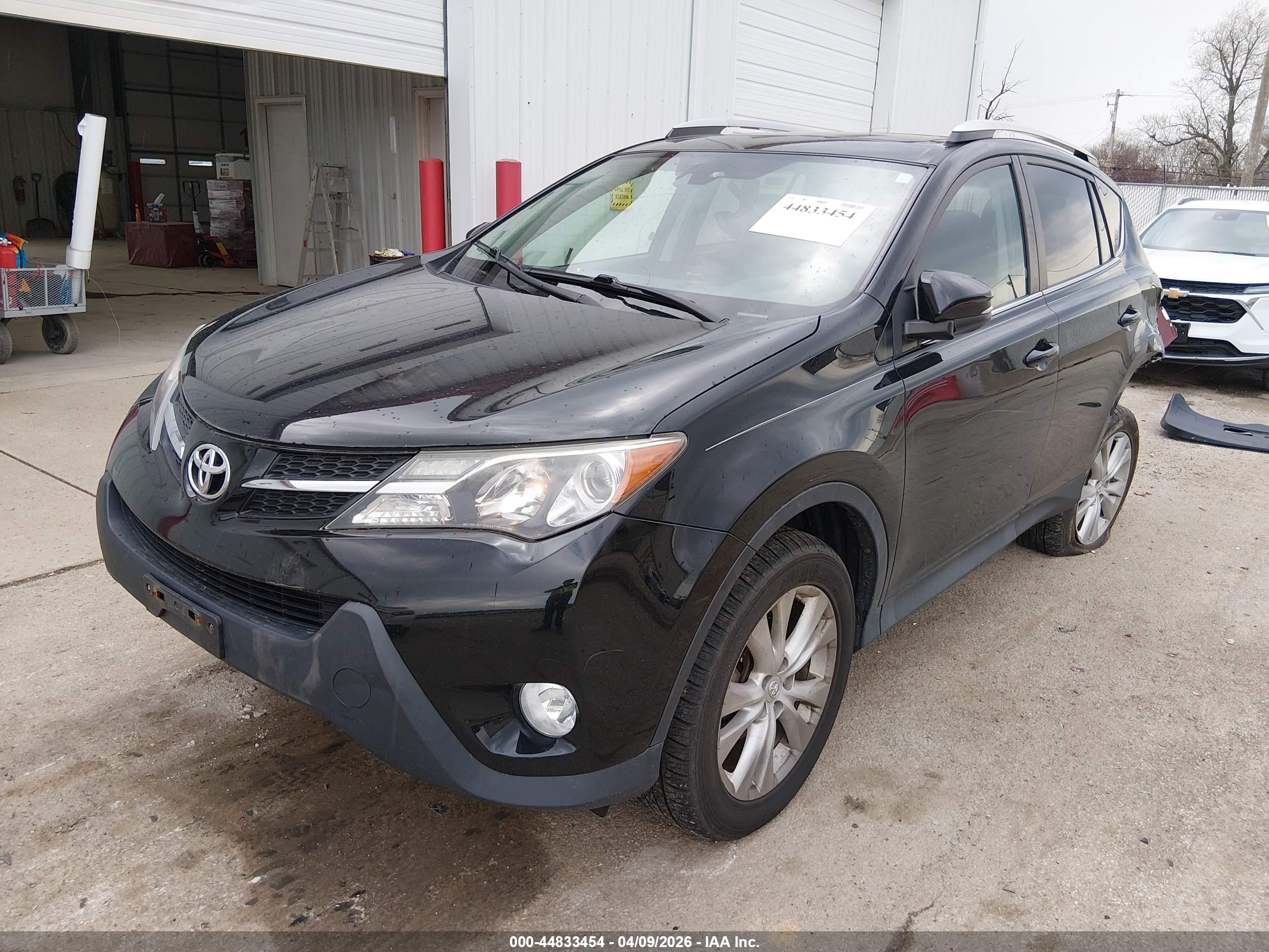 TOYOTA RAV4 image 2