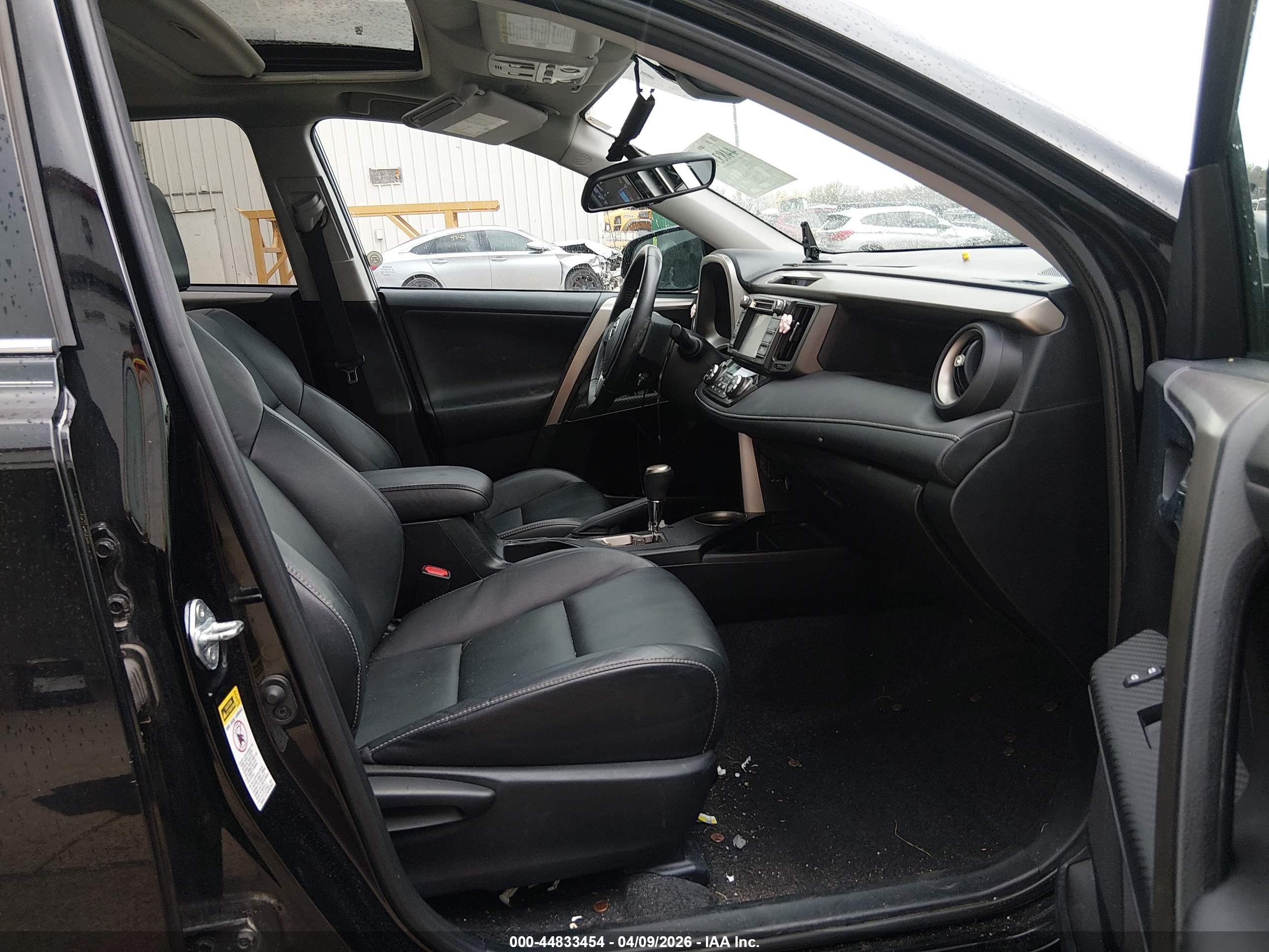 TOYOTA RAV4 image 5