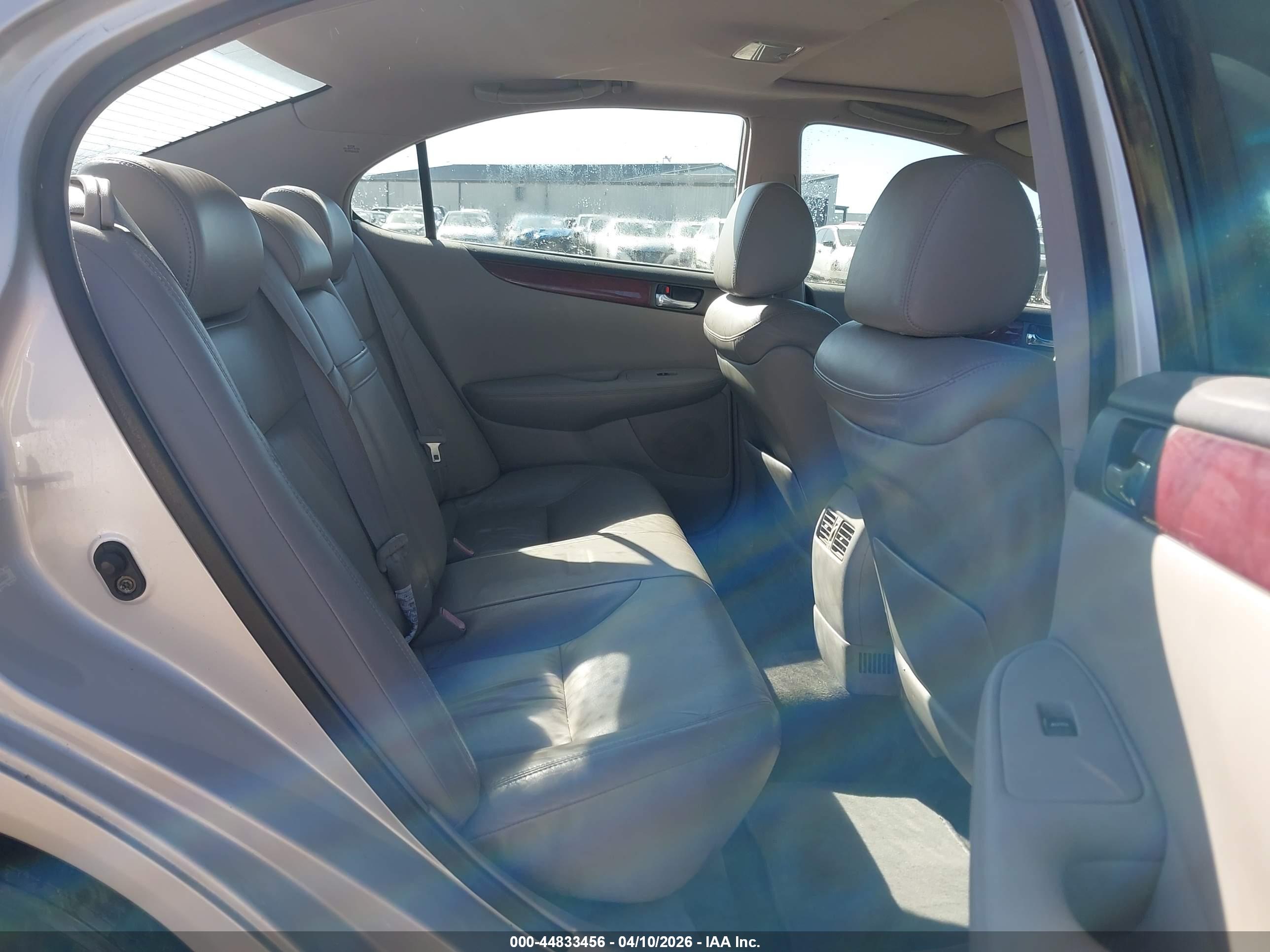 LEXUS ES image 8