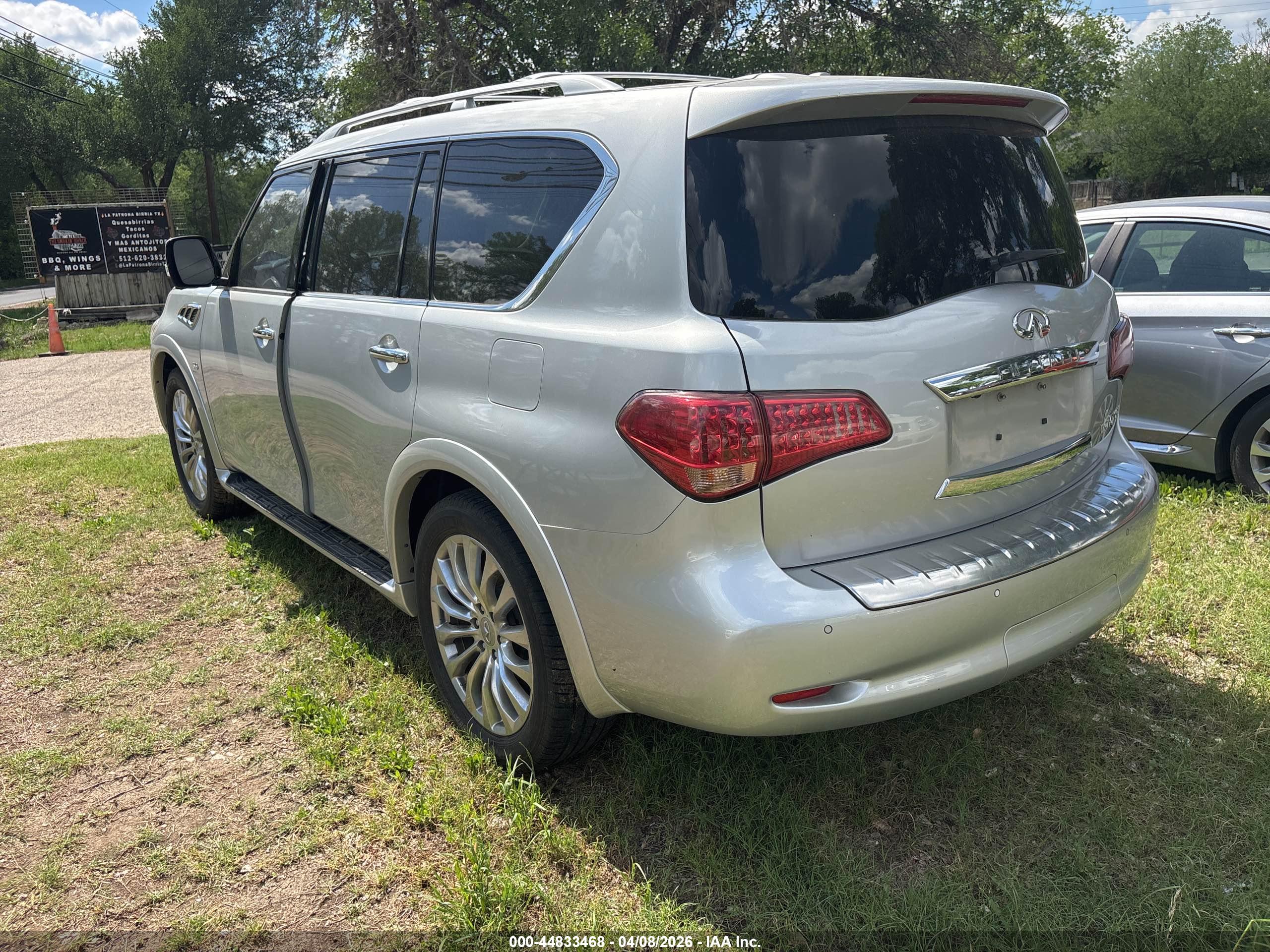INFINITI QX80 image 3