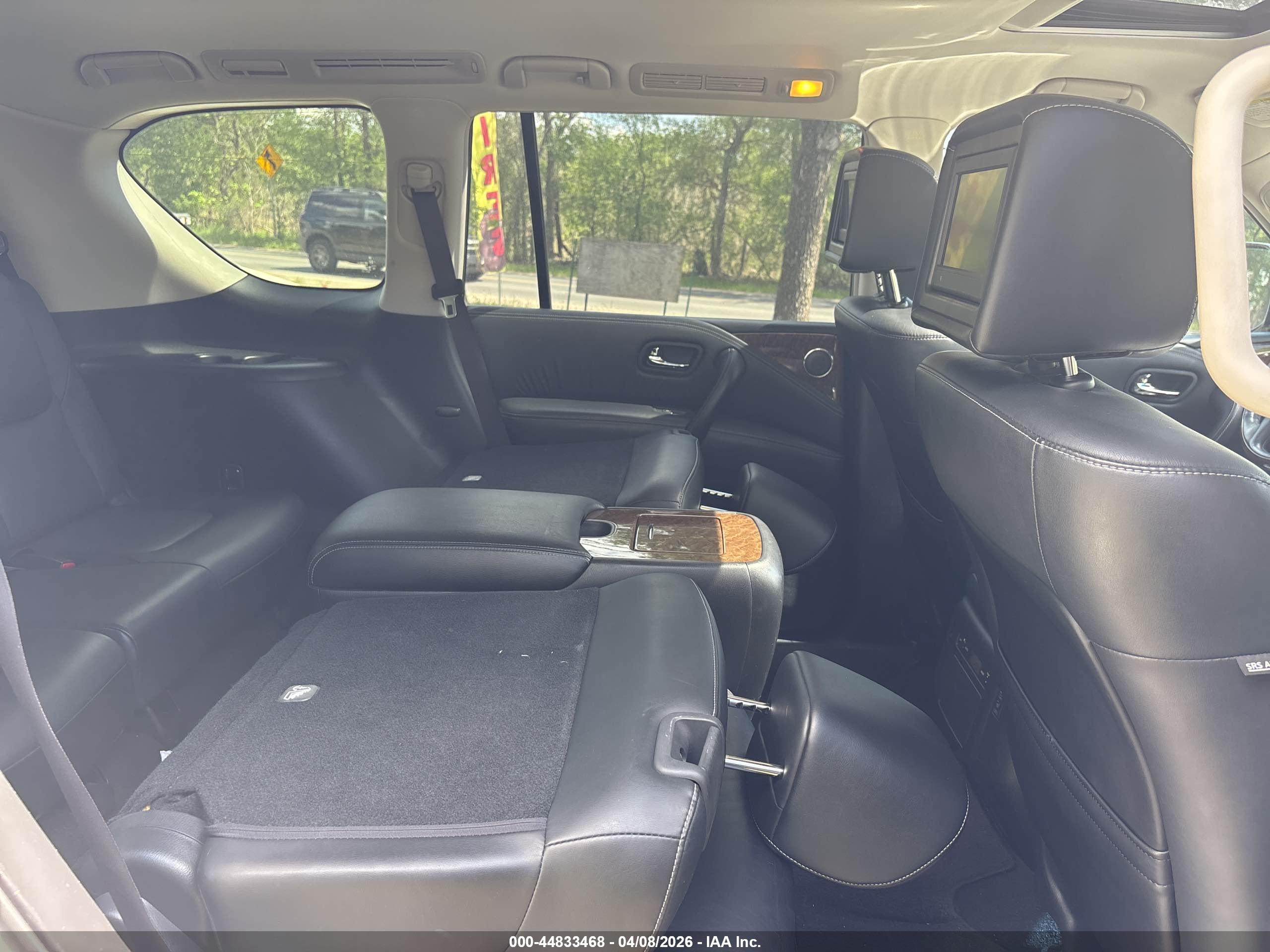 INFINITI QX80 image 8