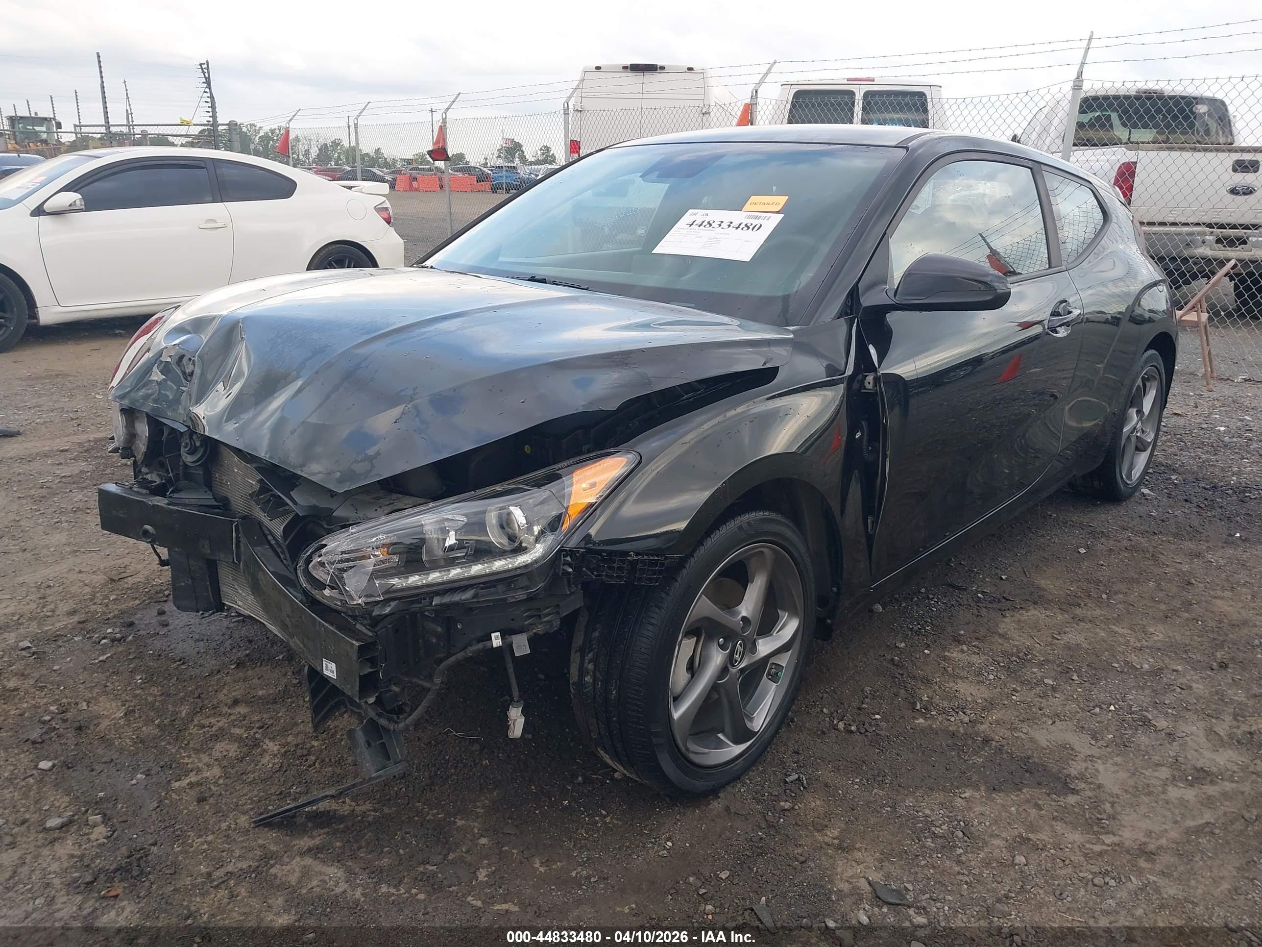 HYUNDAI VELOSTER image 2