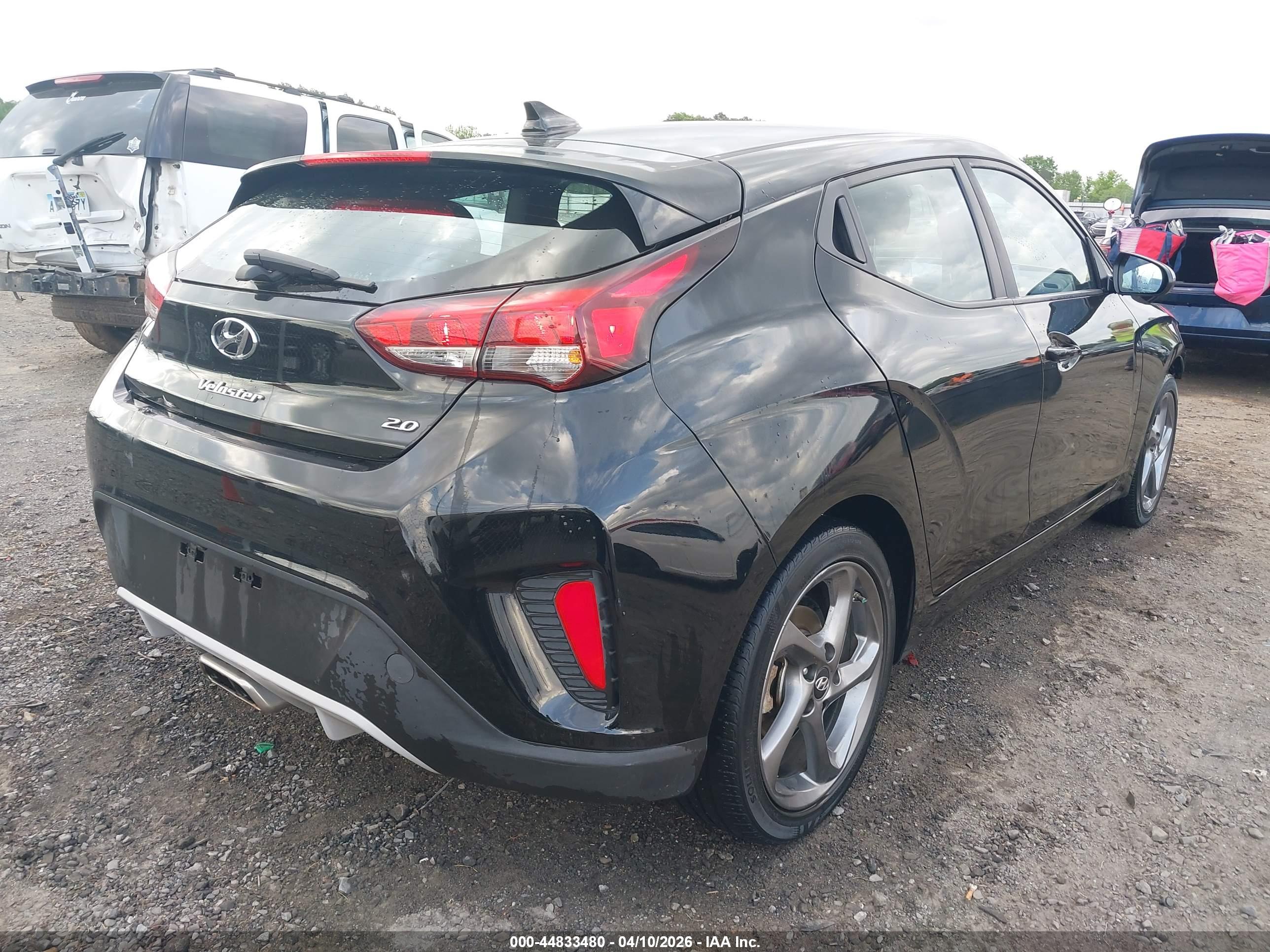 HYUNDAI VELOSTER image 4