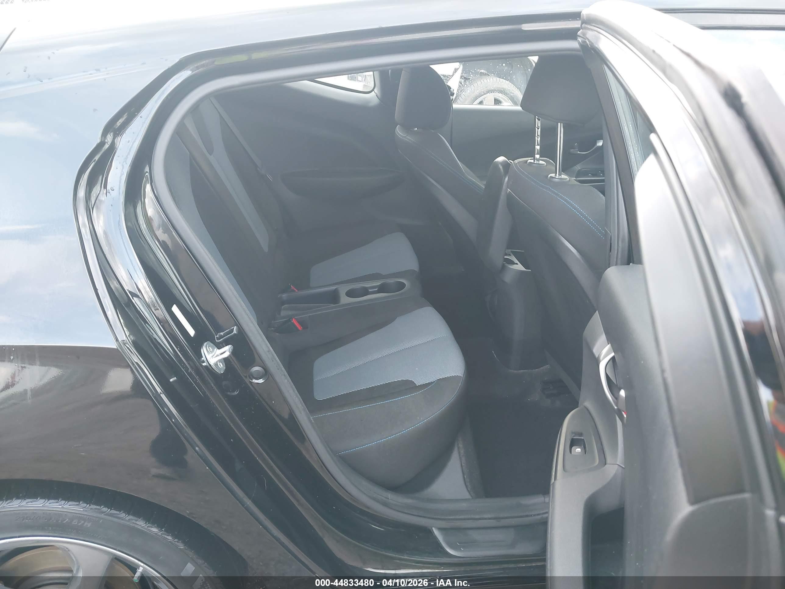HYUNDAI VELOSTER image 8
