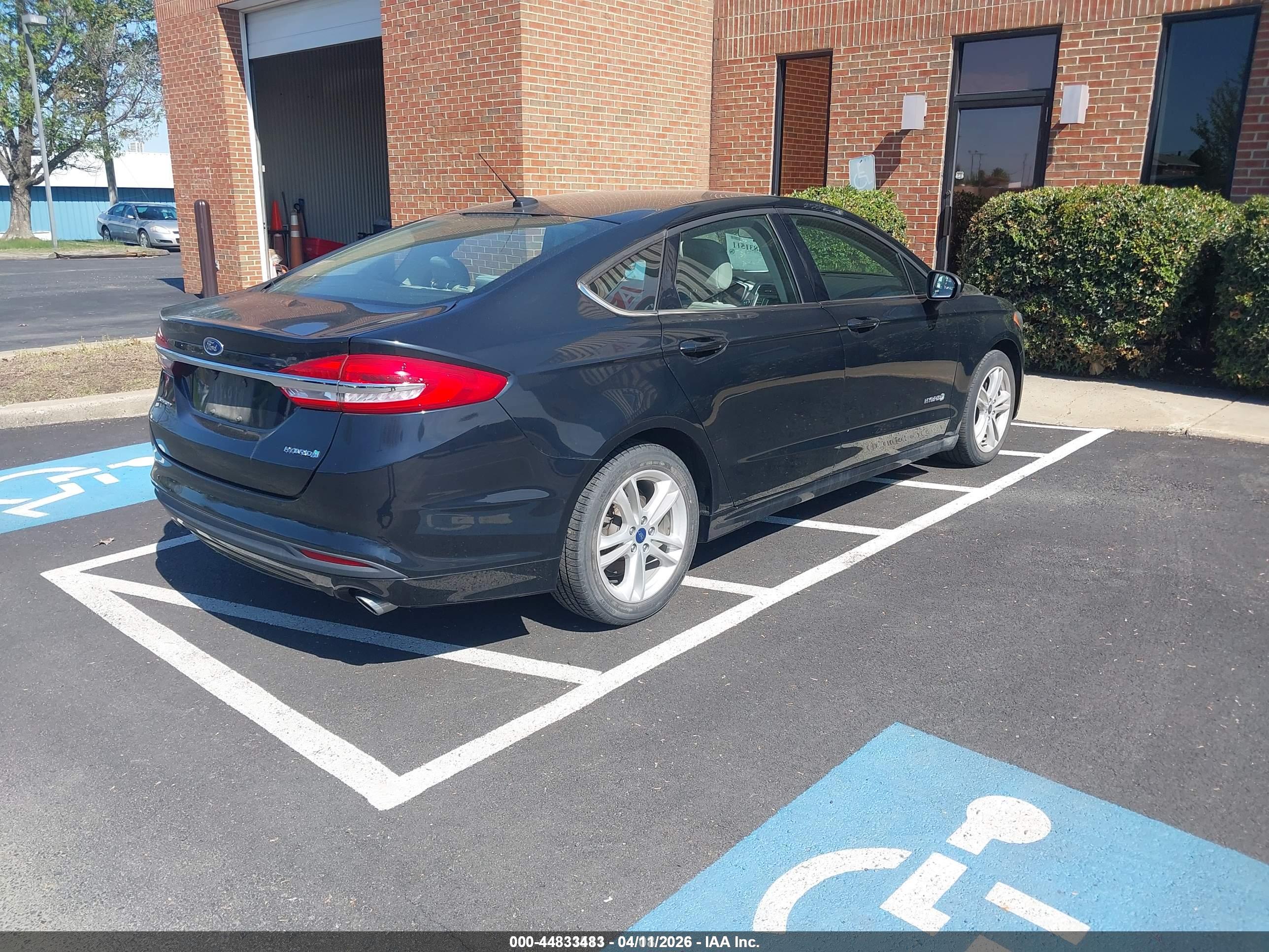 FORD FUSION image 4