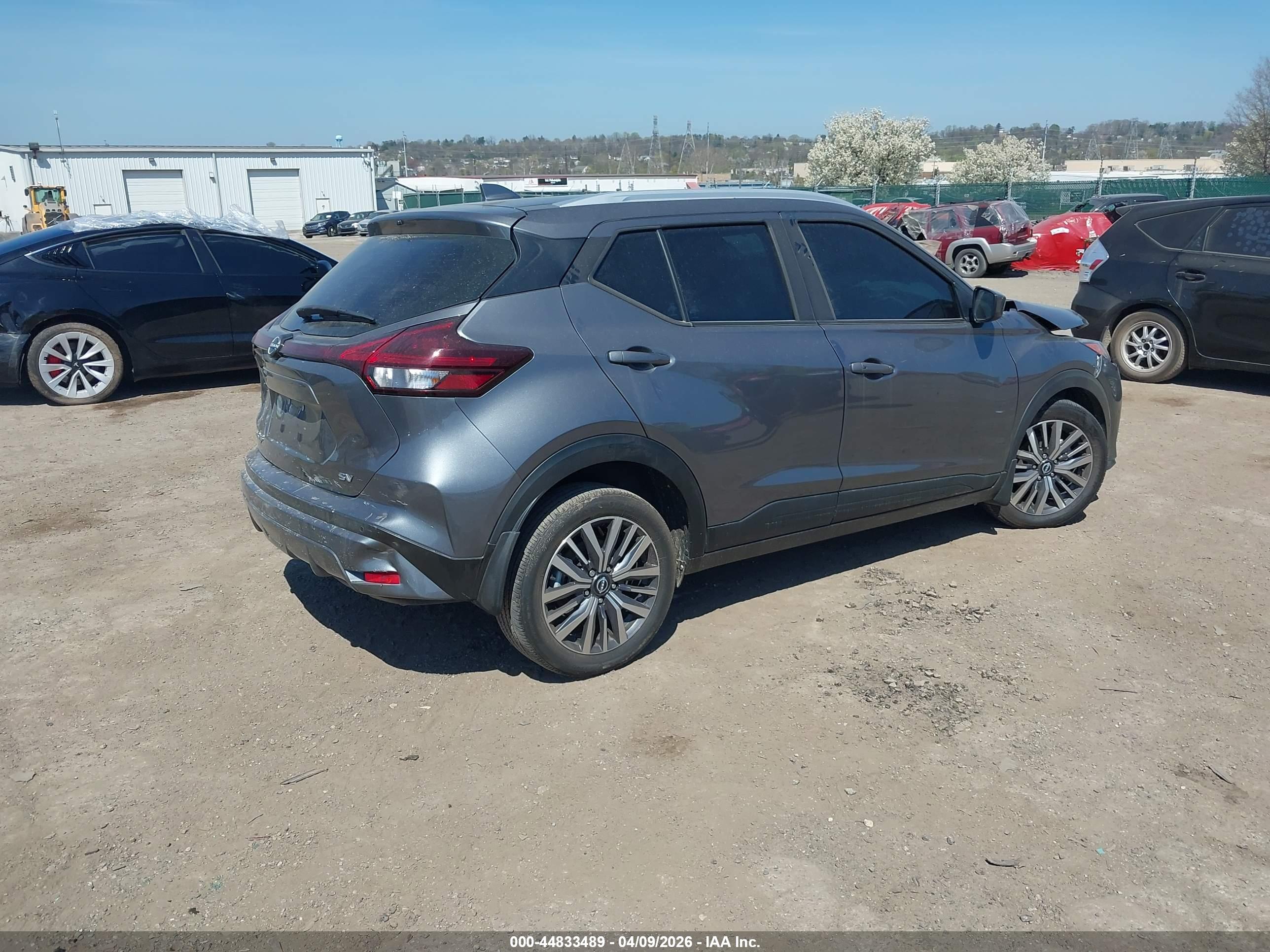NISSAN KICKS image 4