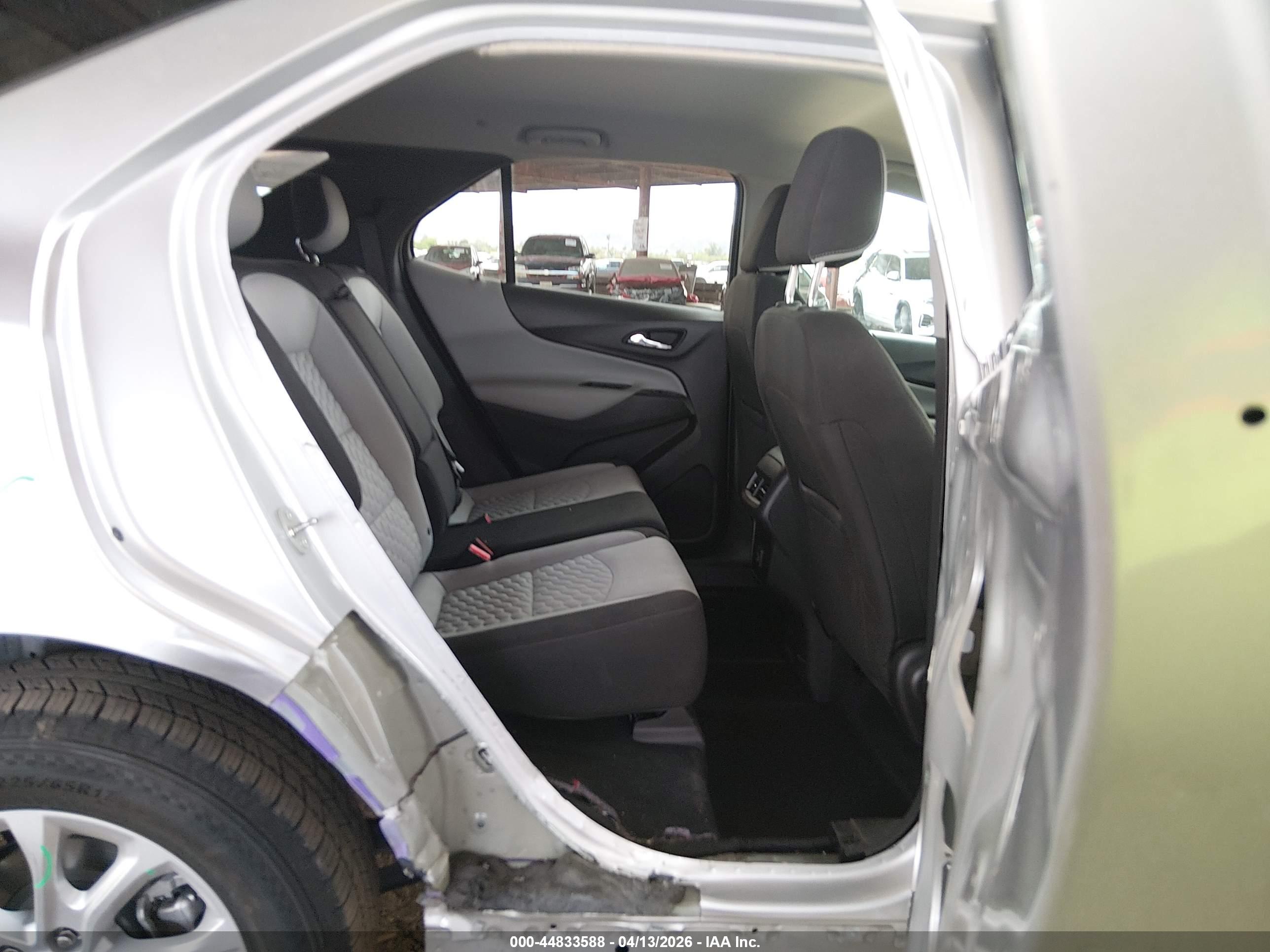 CHEVROLET EQUINOX image 8
