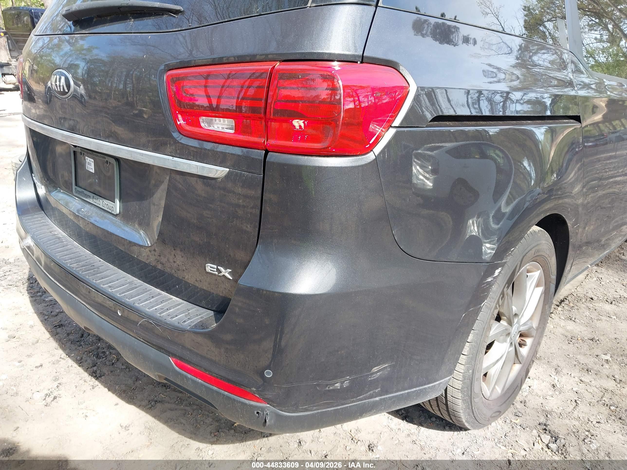 KIA SEDONA image 6