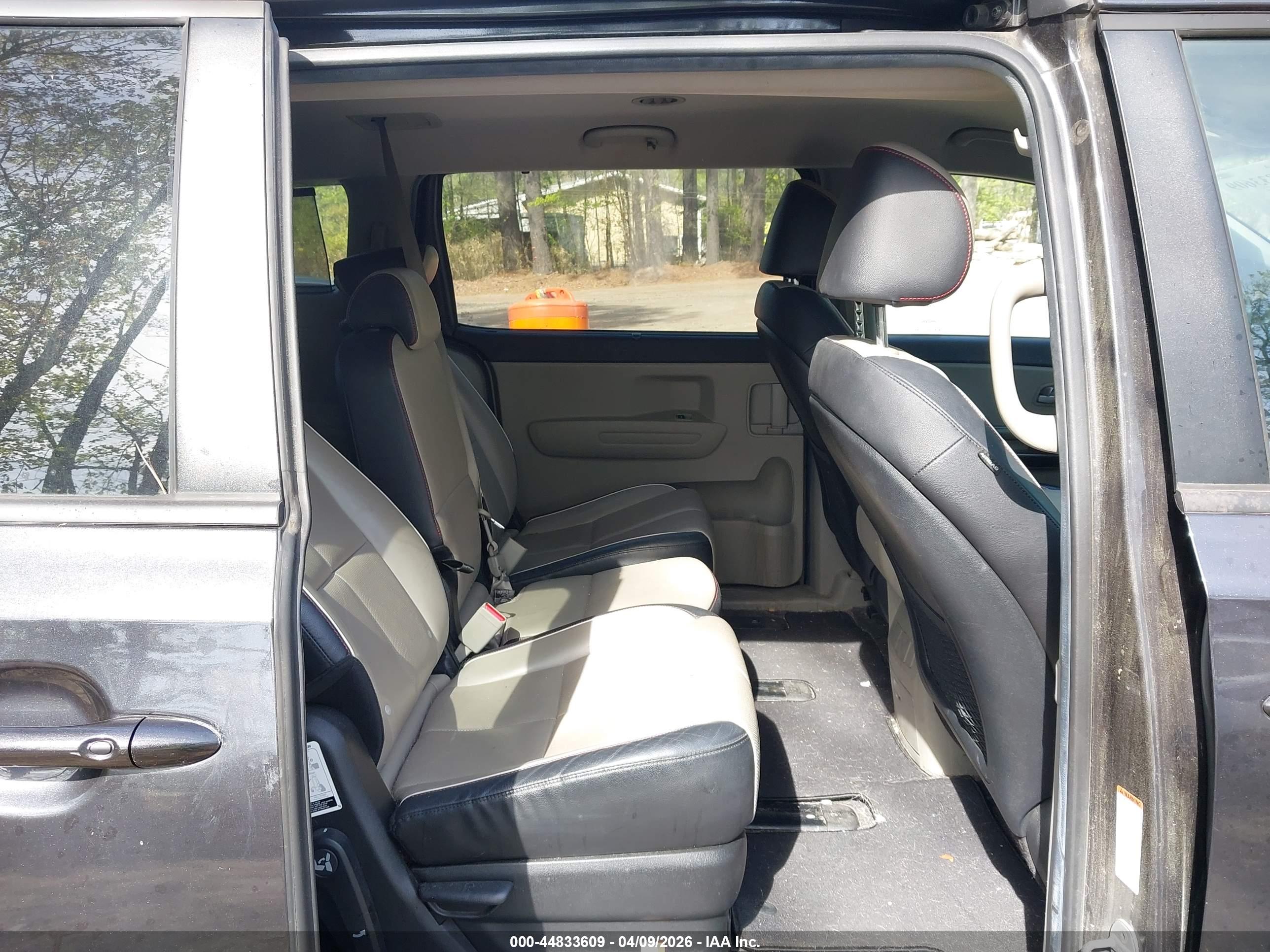KIA SEDONA image 8