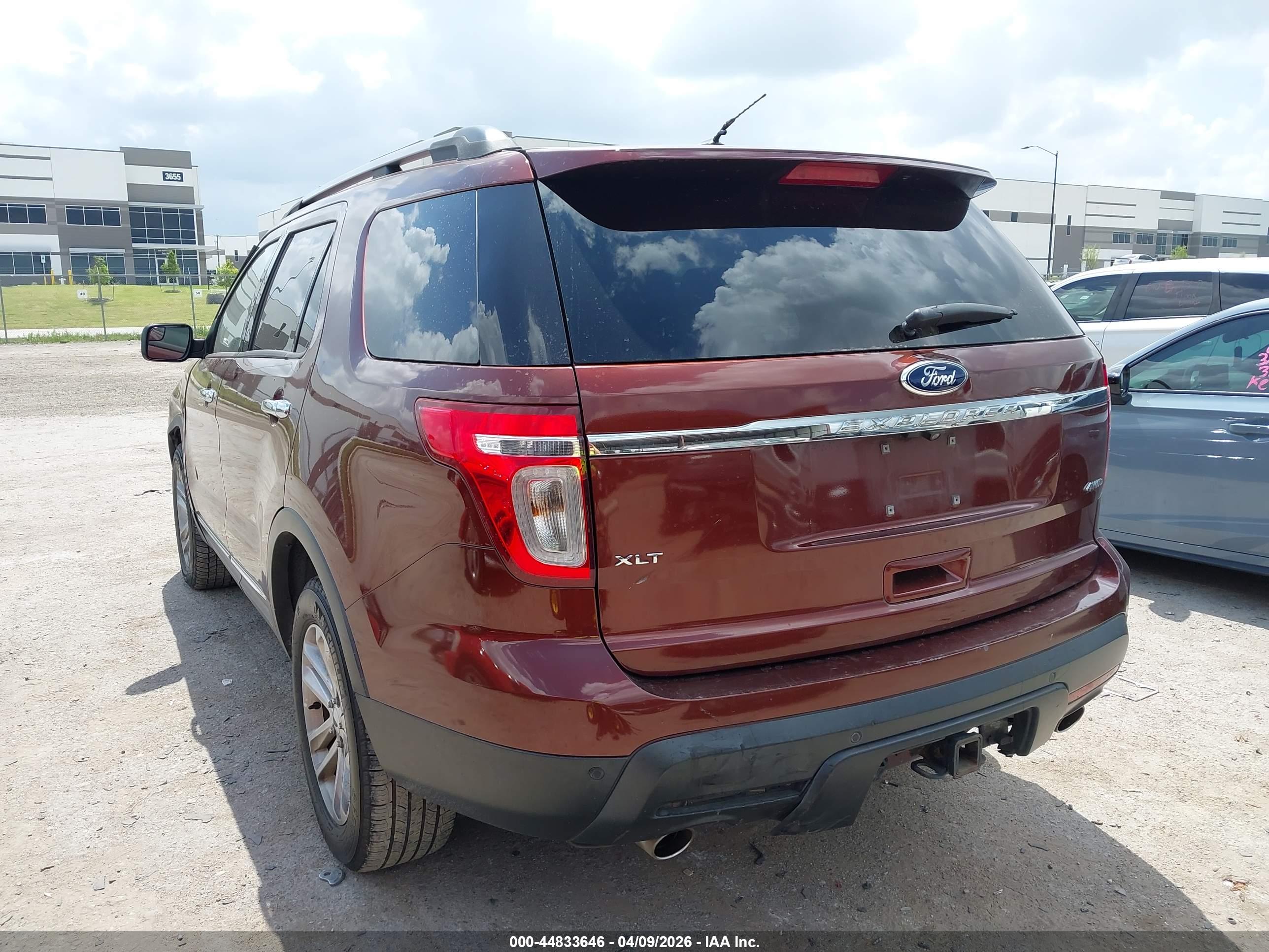 FORD EXPLORER image 3