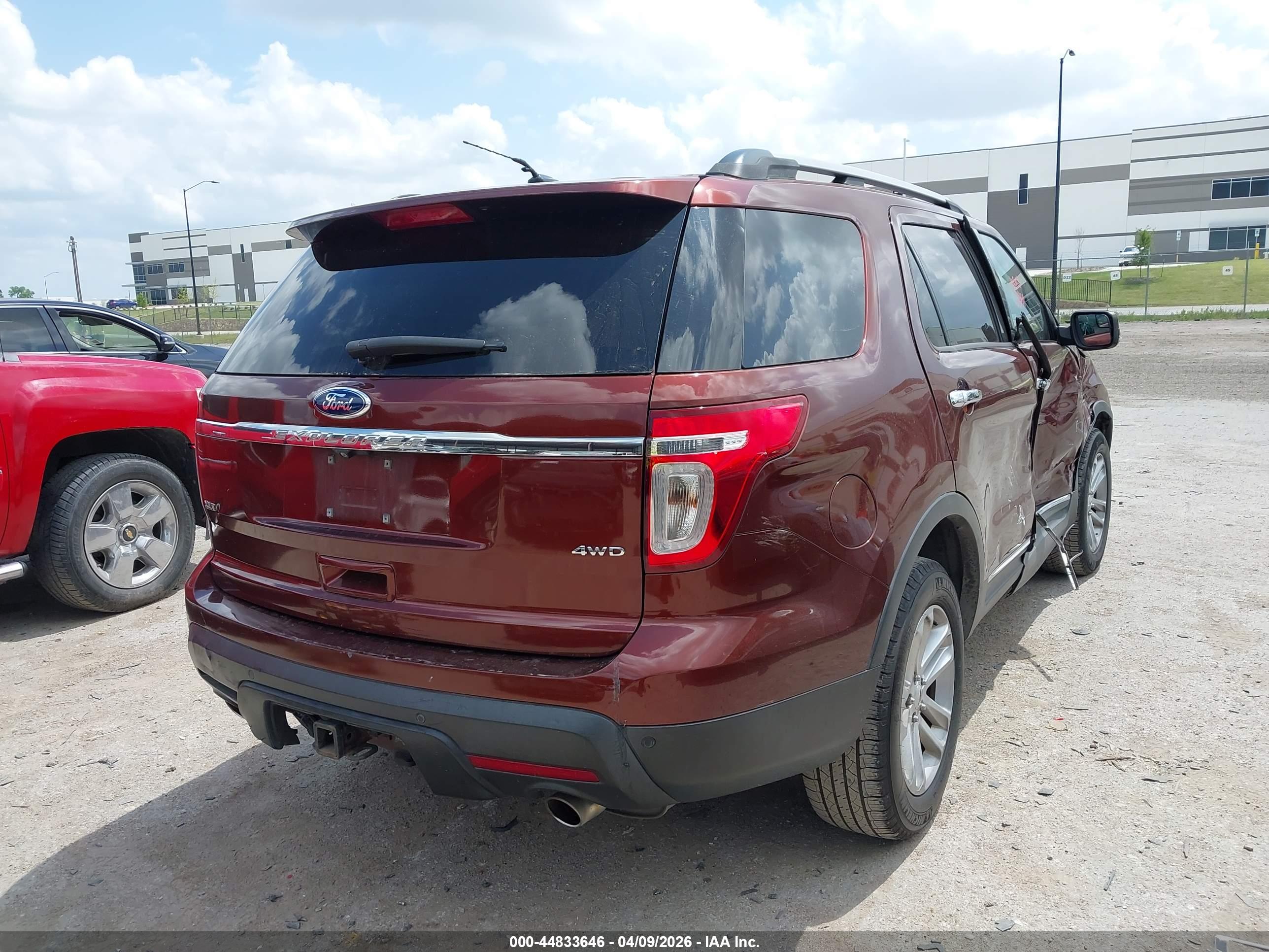FORD EXPLORER image 4