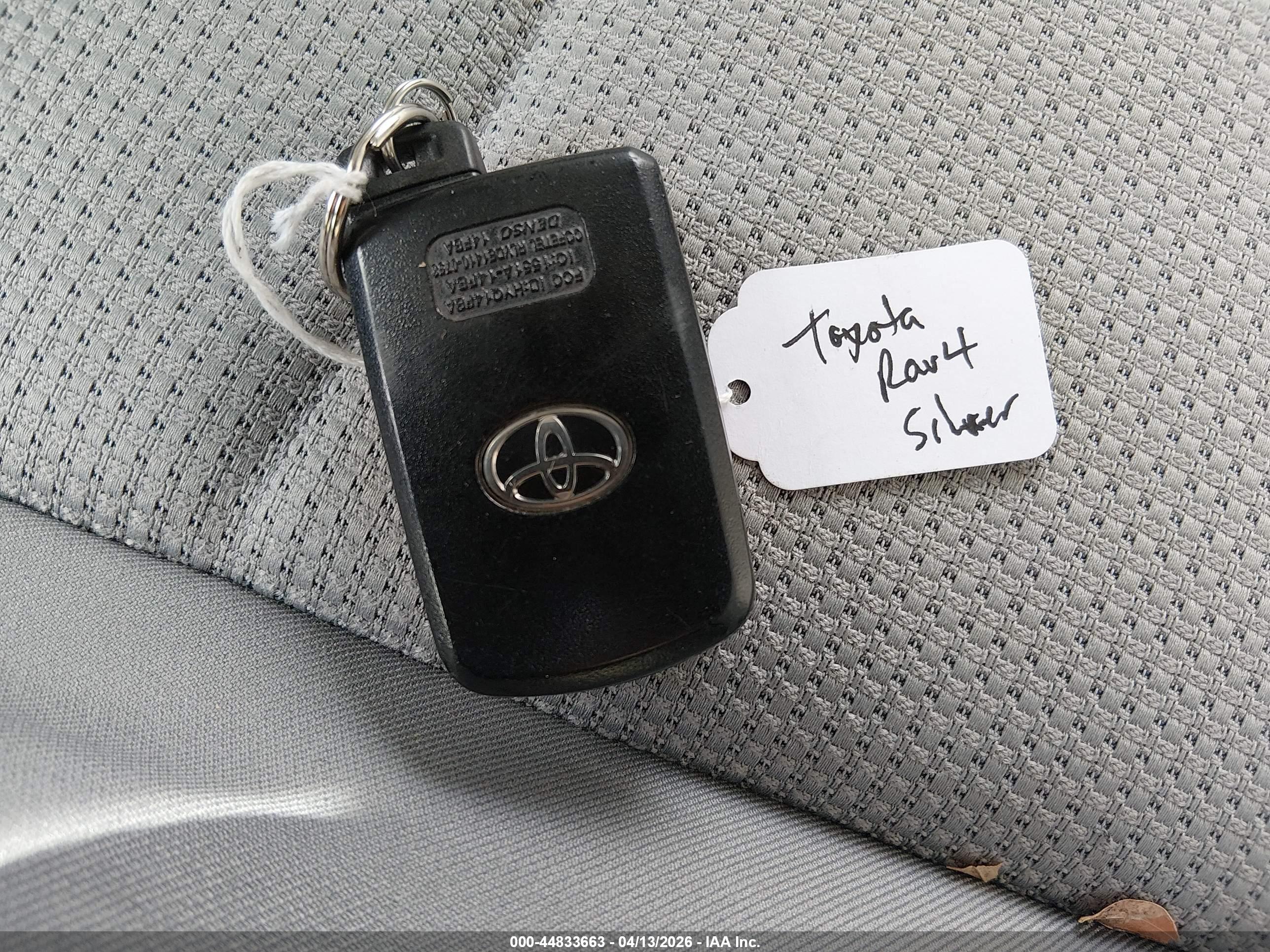 TOYOTA RAV4 image 11