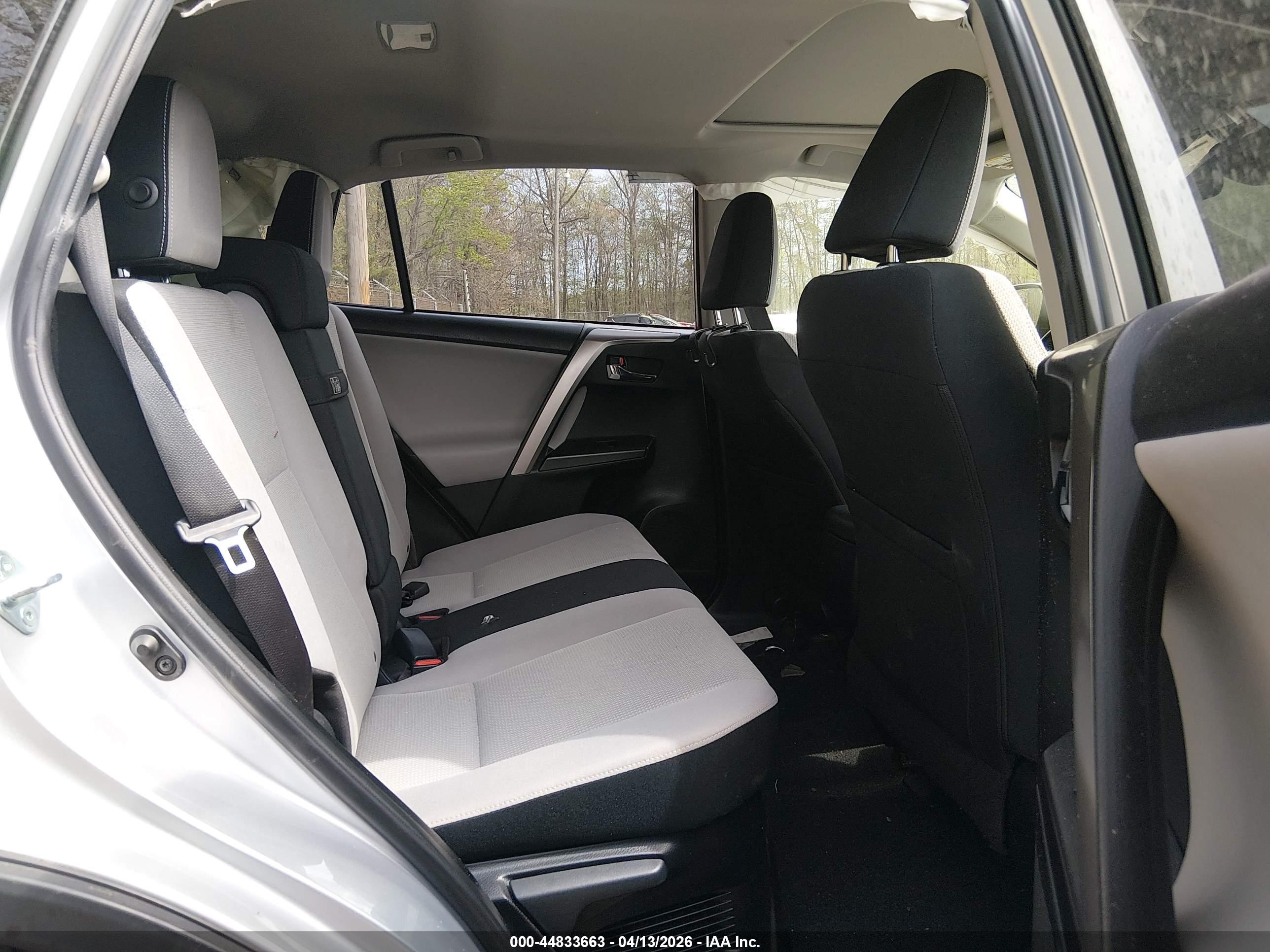 TOYOTA RAV4 image 8