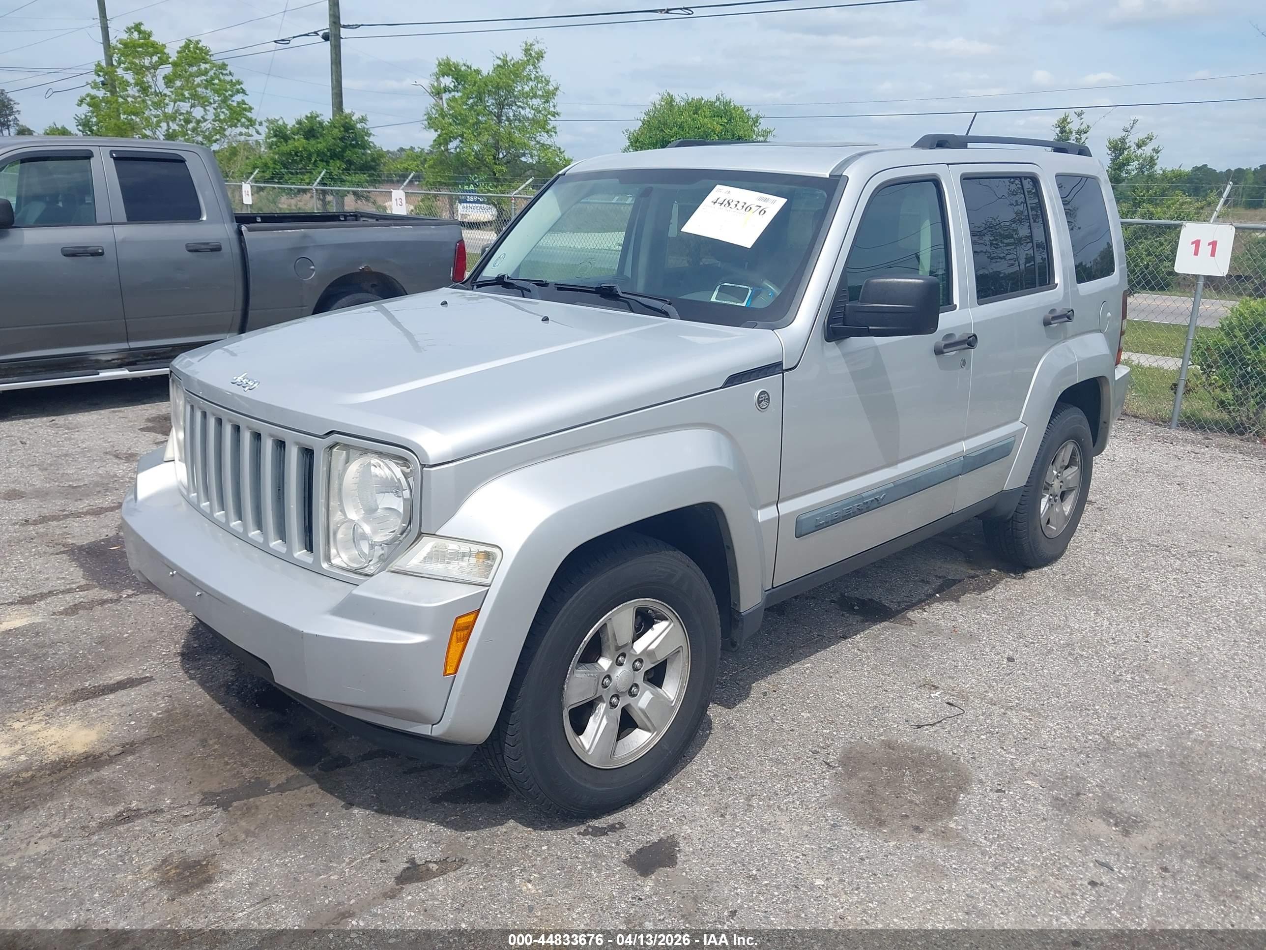 JEEP LIBERTY image 2