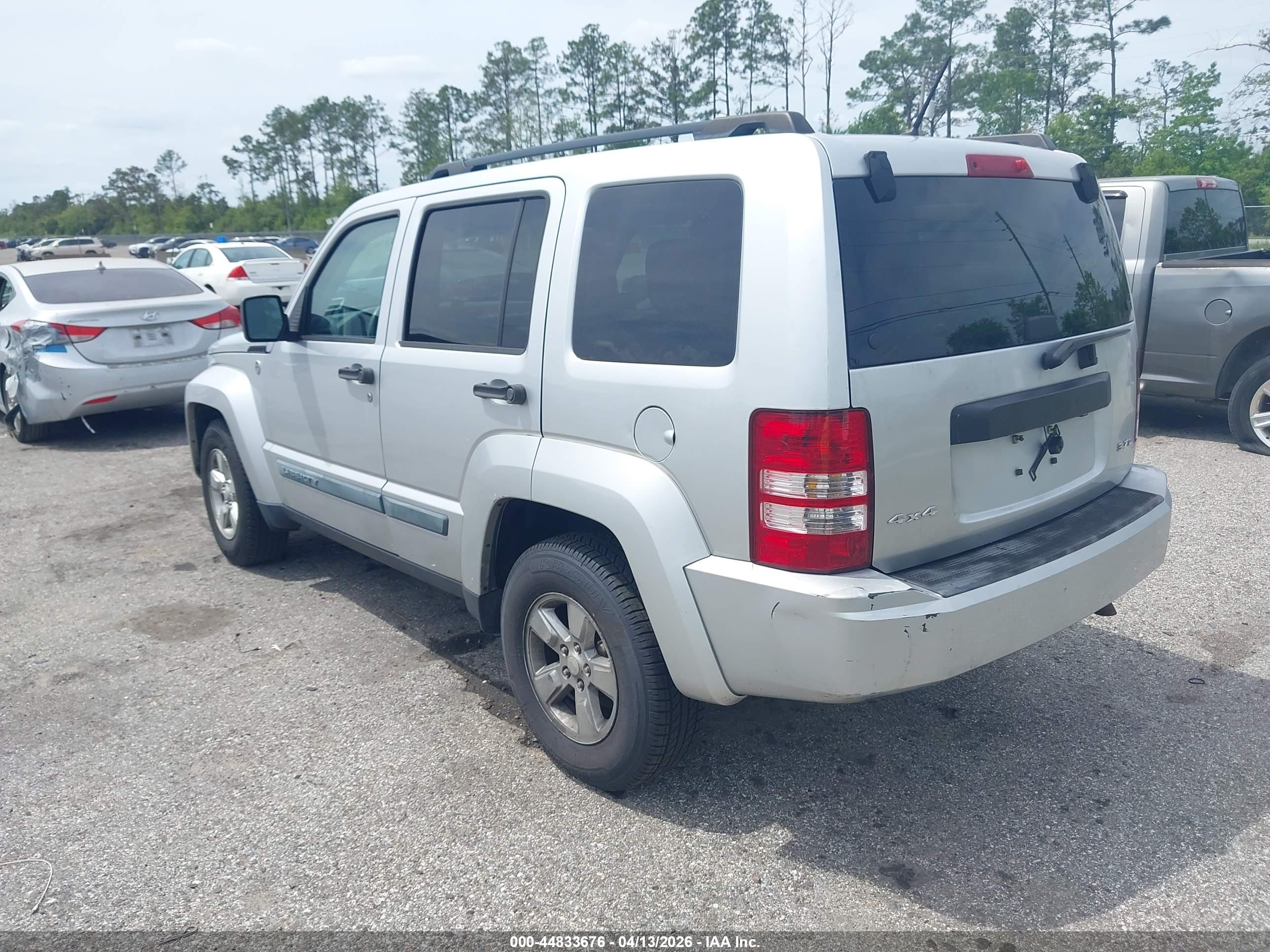 JEEP LIBERTY image 3