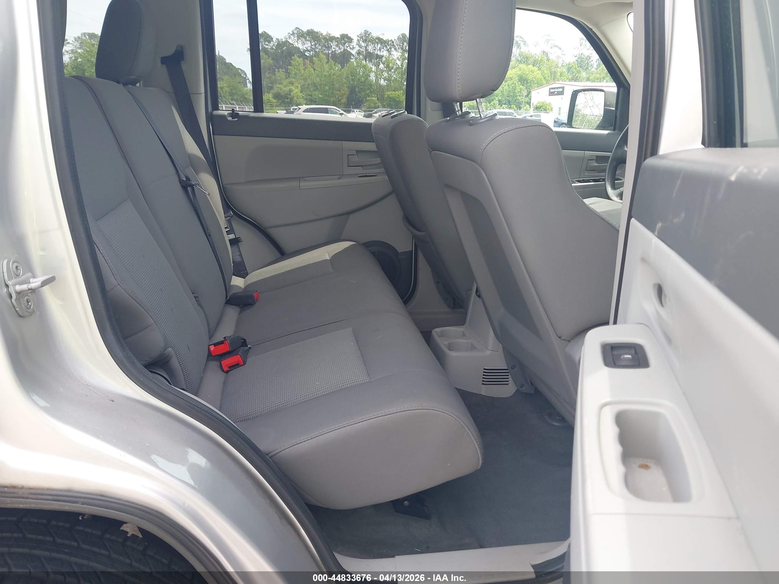 JEEP LIBERTY image 8